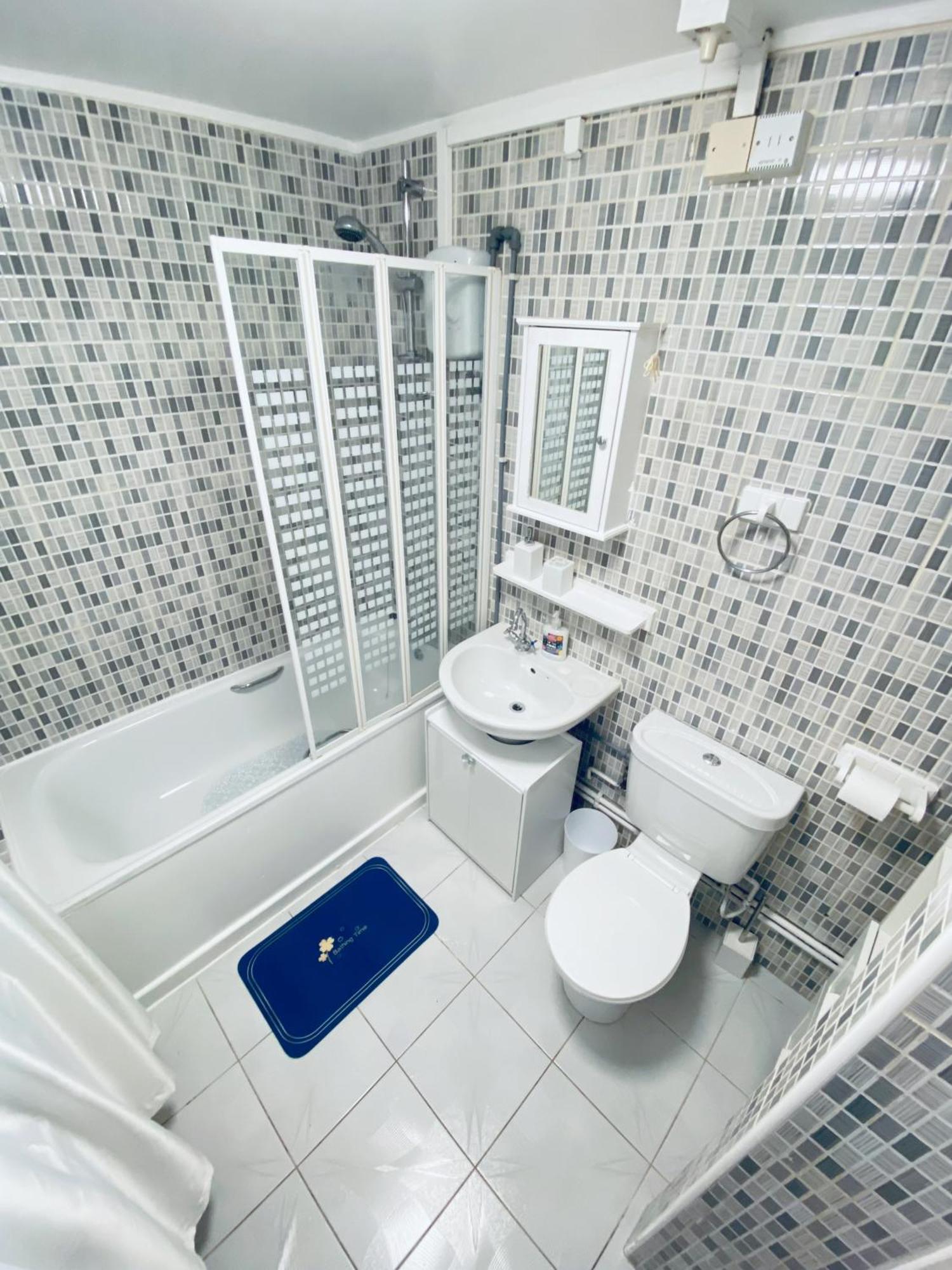 Apartment 2 Bedroom Flat, Dalston Junction, *