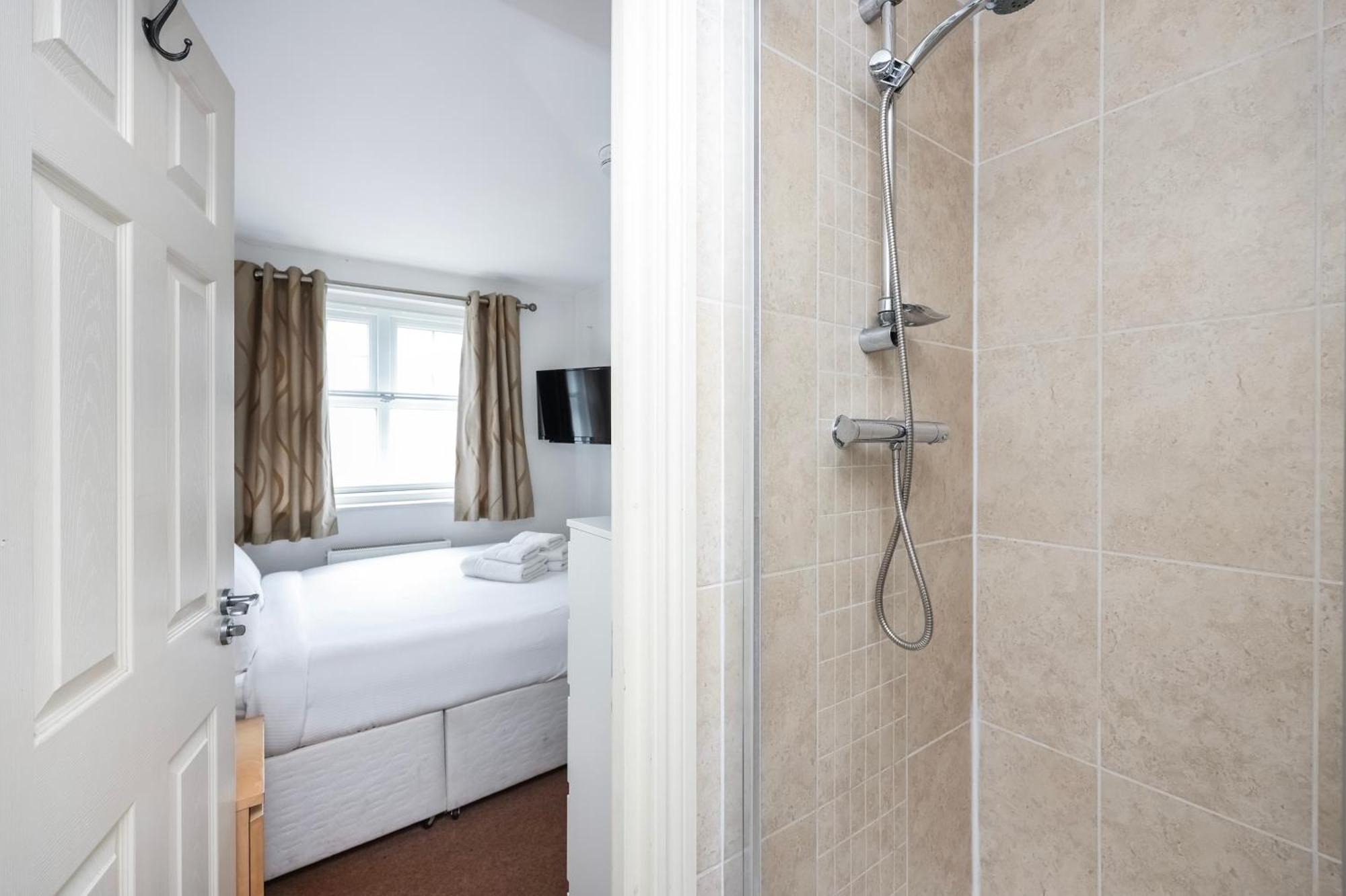 Apartment Vibrant Clapham Double Bedroom *