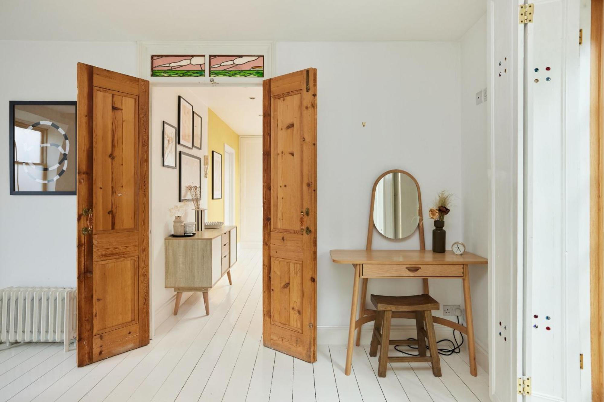 The Hampstead Wonder - Spacious 4bdr House With Balcony Apartment