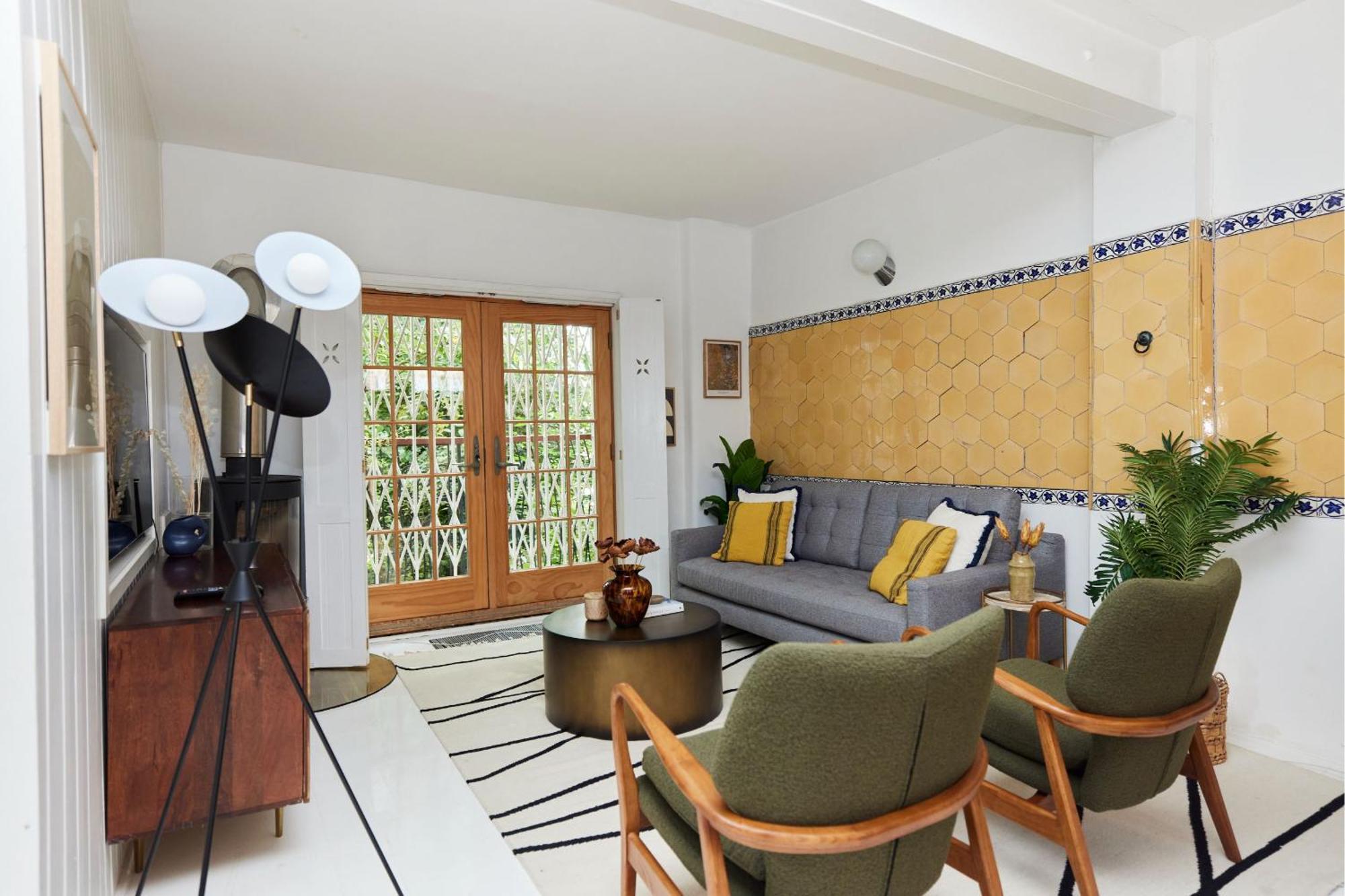 The Hampstead Wonder - Spacious 4bdr House With Balcony Apartment *