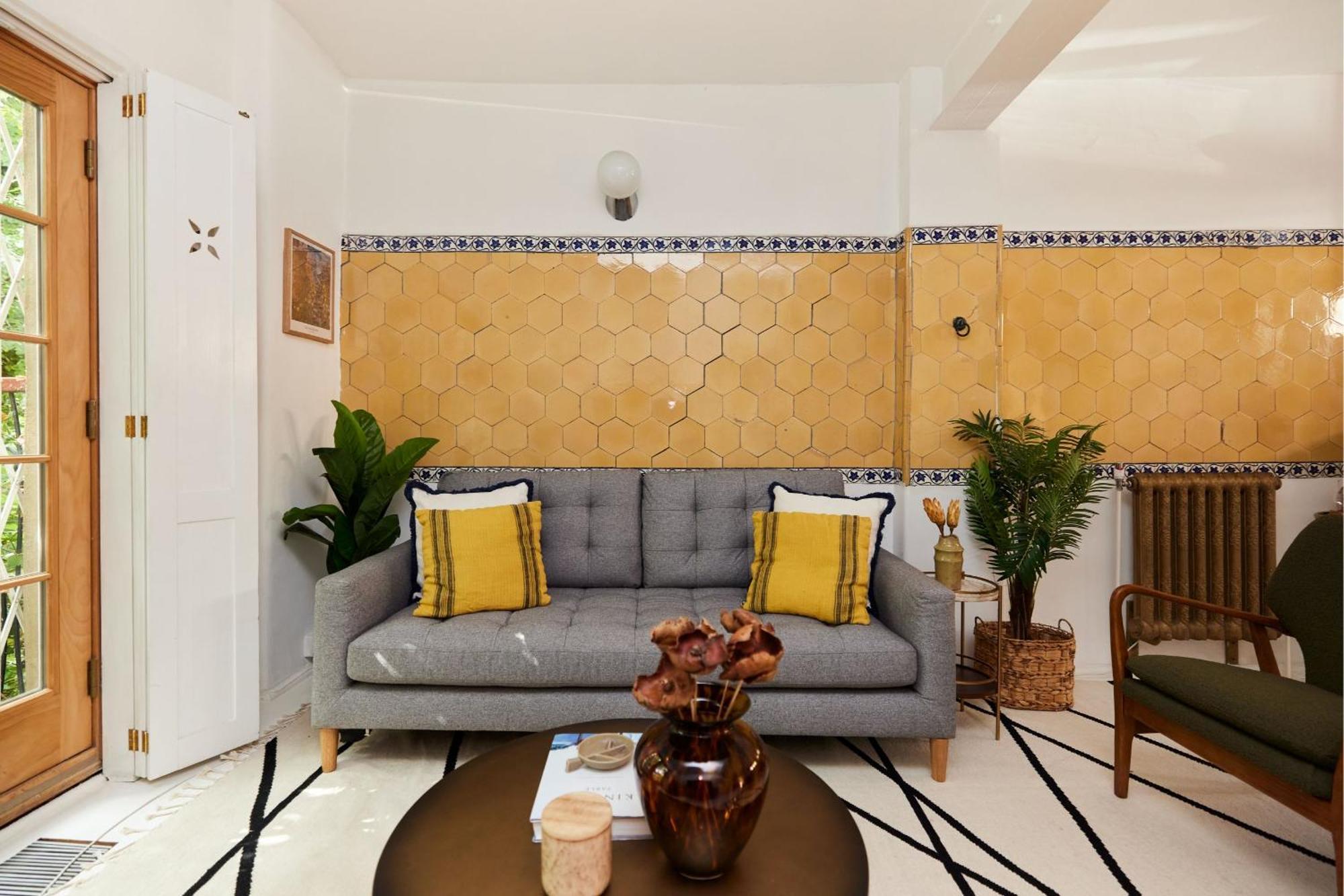 The Hampstead Wonder - Spacious 4bdr House With Balcony Apartment *