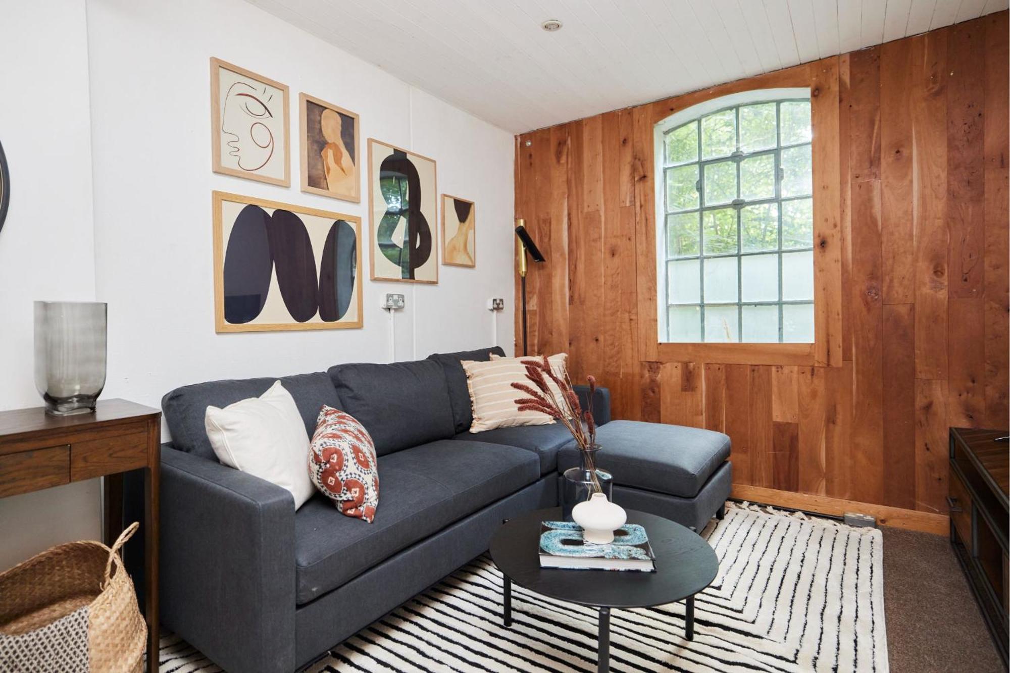 The Hampstead Wonder - Spacious 4bdr House With Balcony
