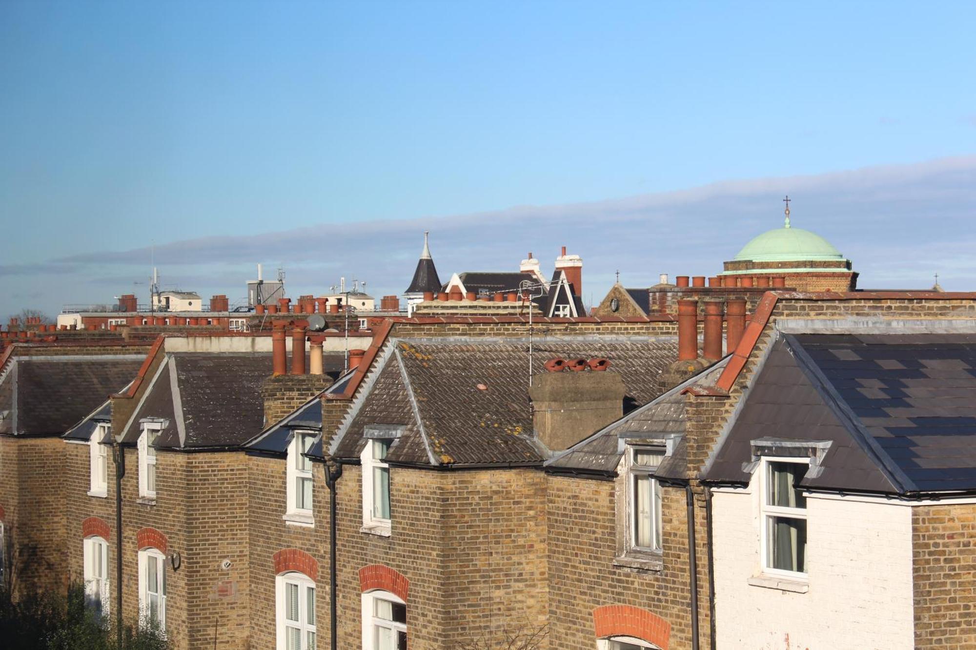 Apartment 20 Mins To London, Stylish Sky Views 2 Bed *