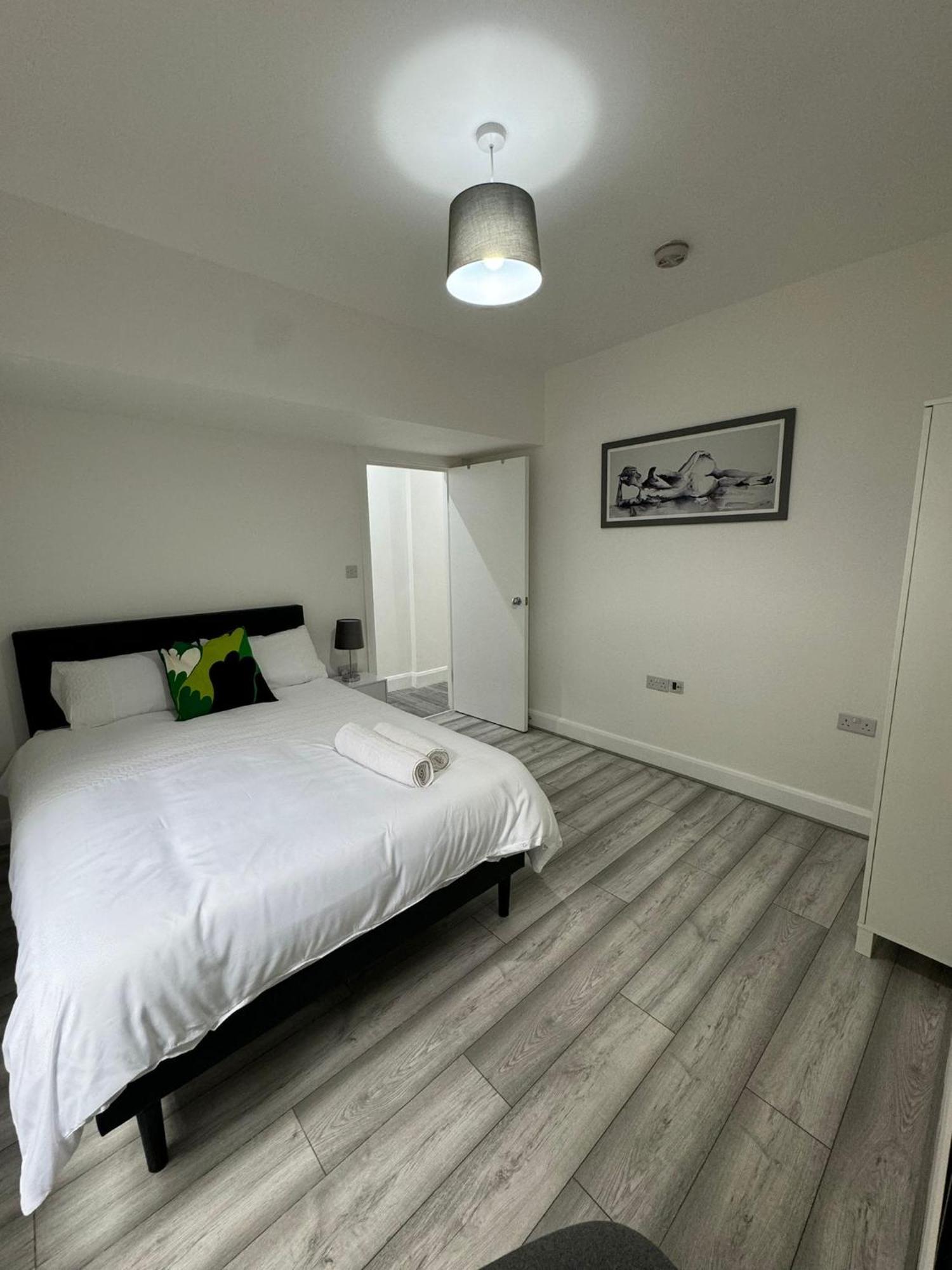 2 Double Bedroom Garden Flat In Acton,london