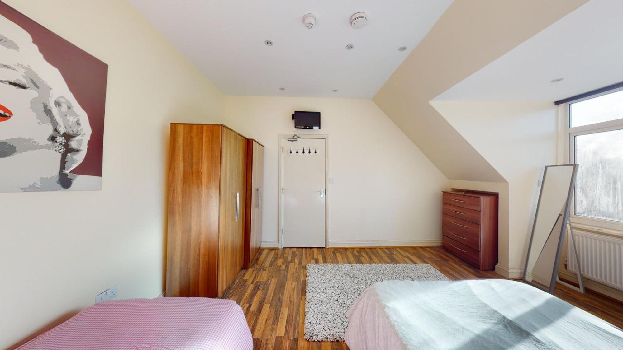247london Flats * London