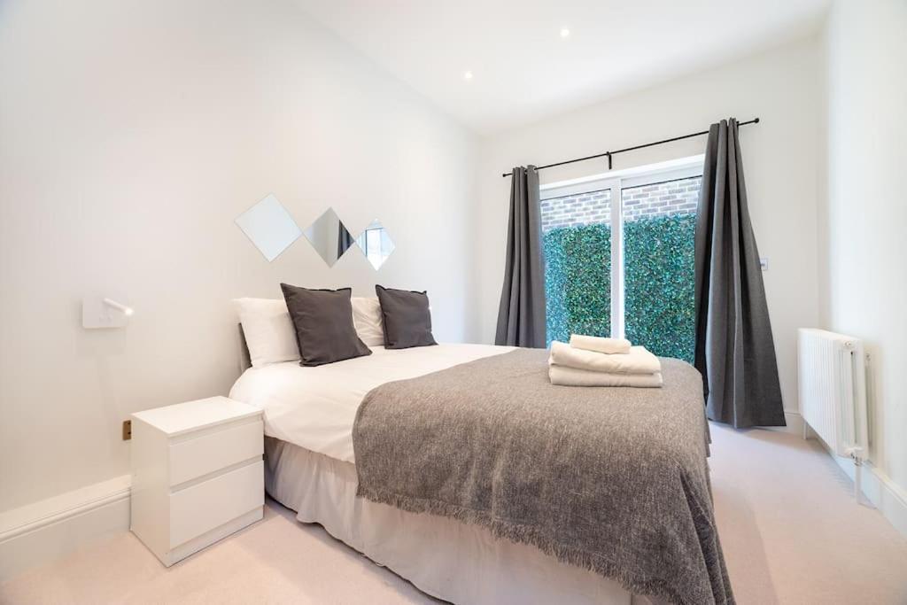 Private Terrace Fulham 3 Bed 2 Baths Apartment *