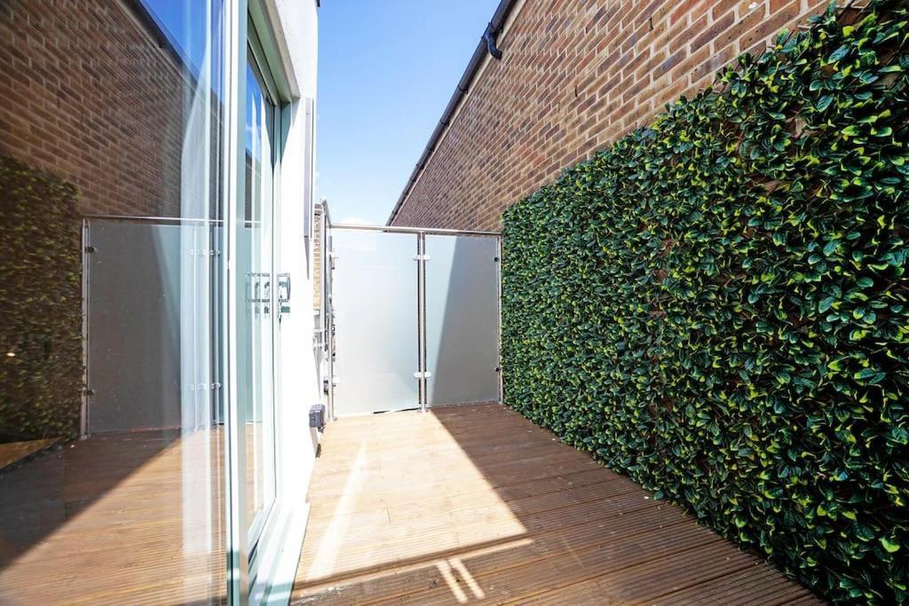 Private Terrace Fulham 3 Bed 2 Baths * London