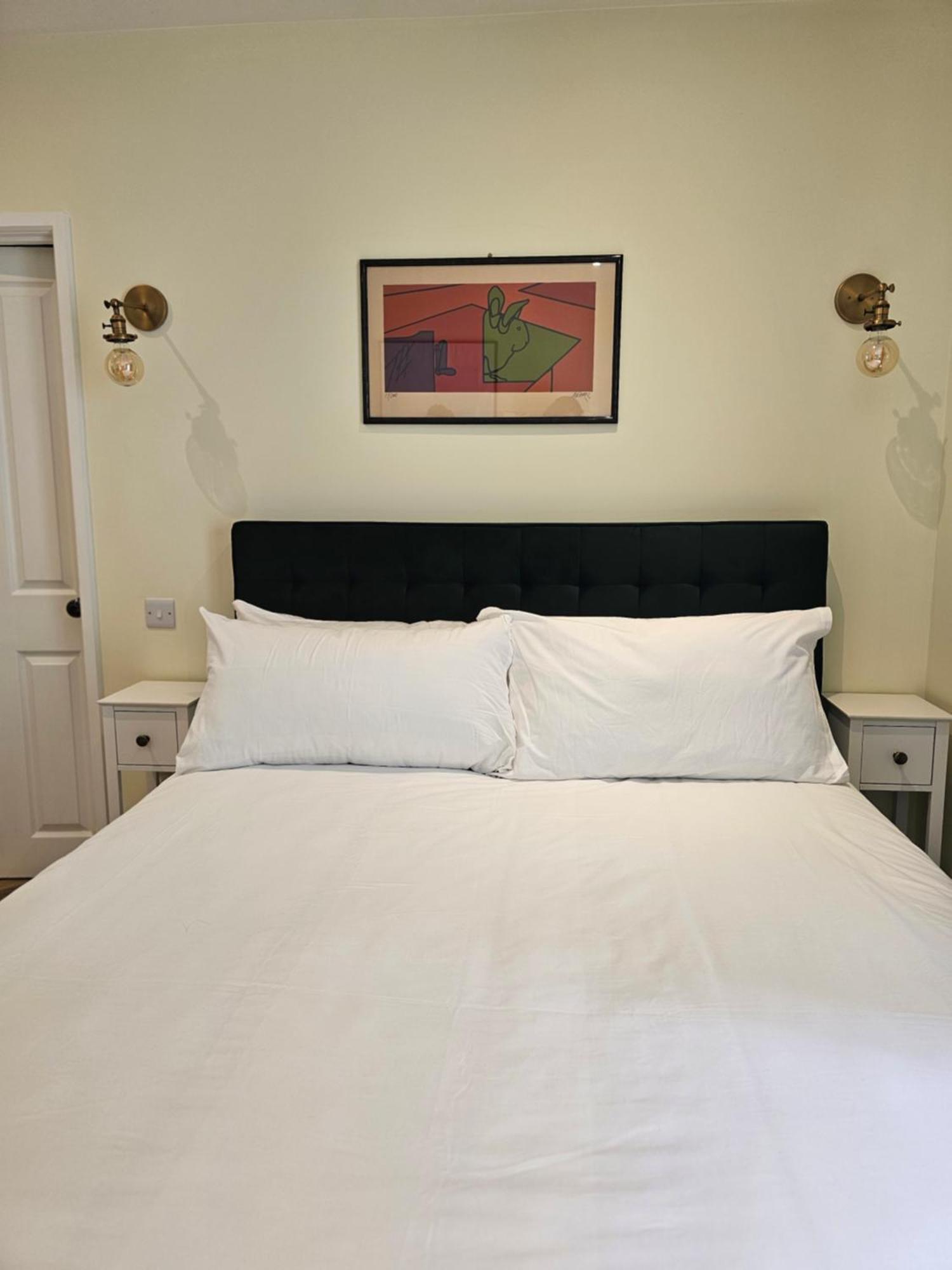 Appartement Spacious & Renovated 1-bed Garden Flat In Londen