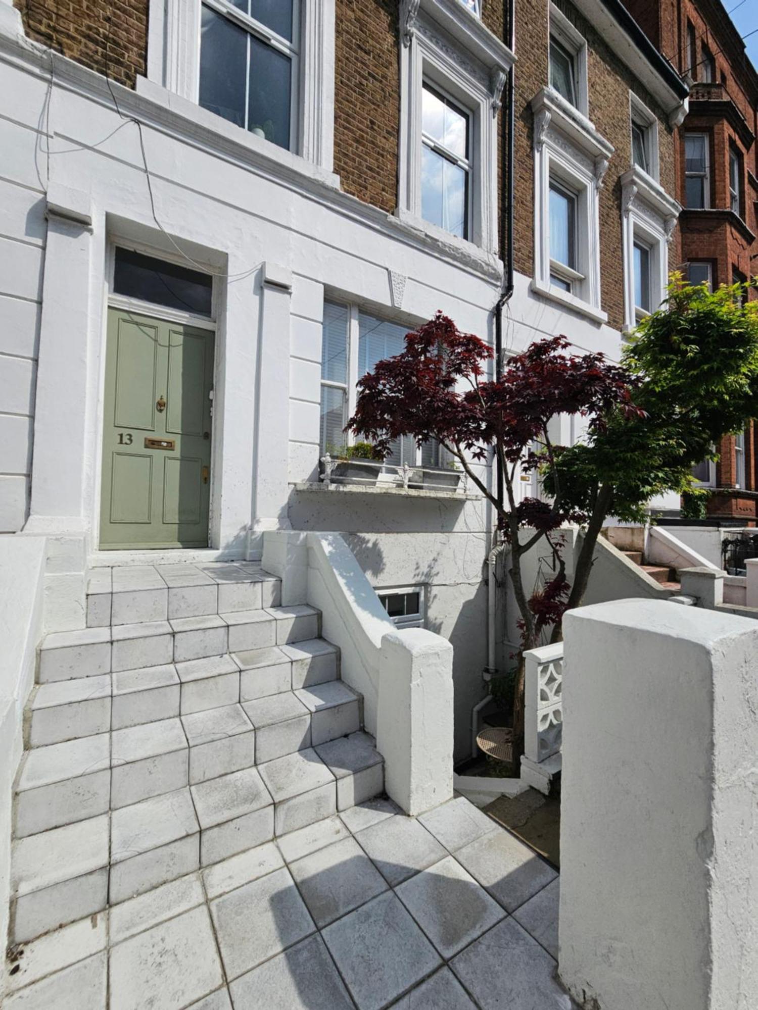 Appartement Spacious & Renovated 1-bed Garden Flat In