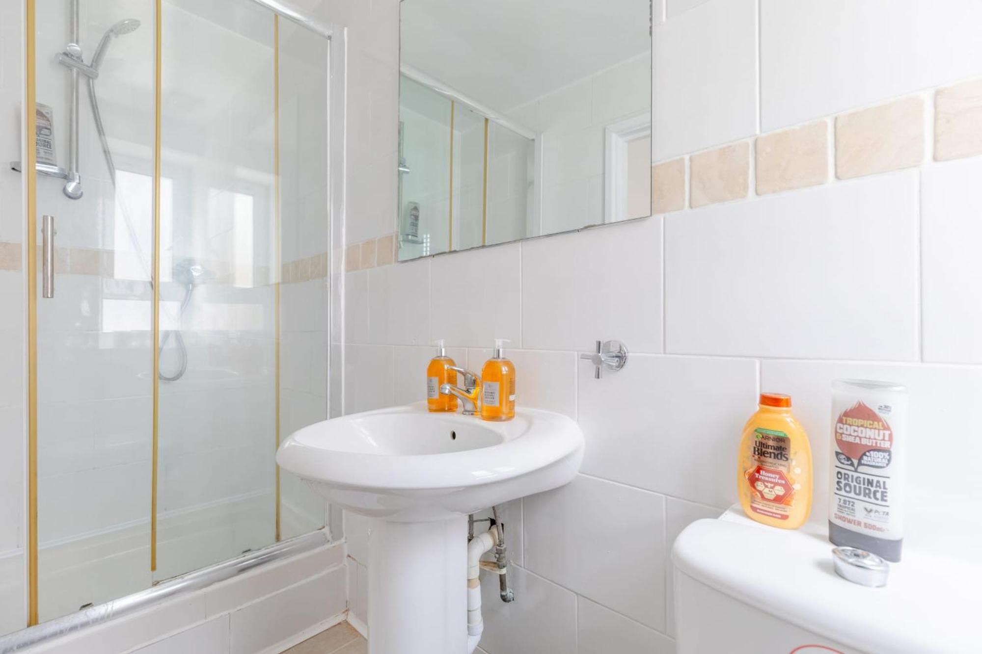 Spacious 3bd Flat Close To Tube - Fulham! London
