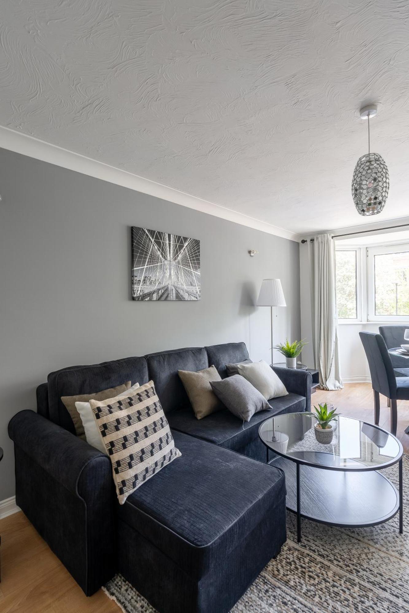 Centrally Located Islington Apartment *