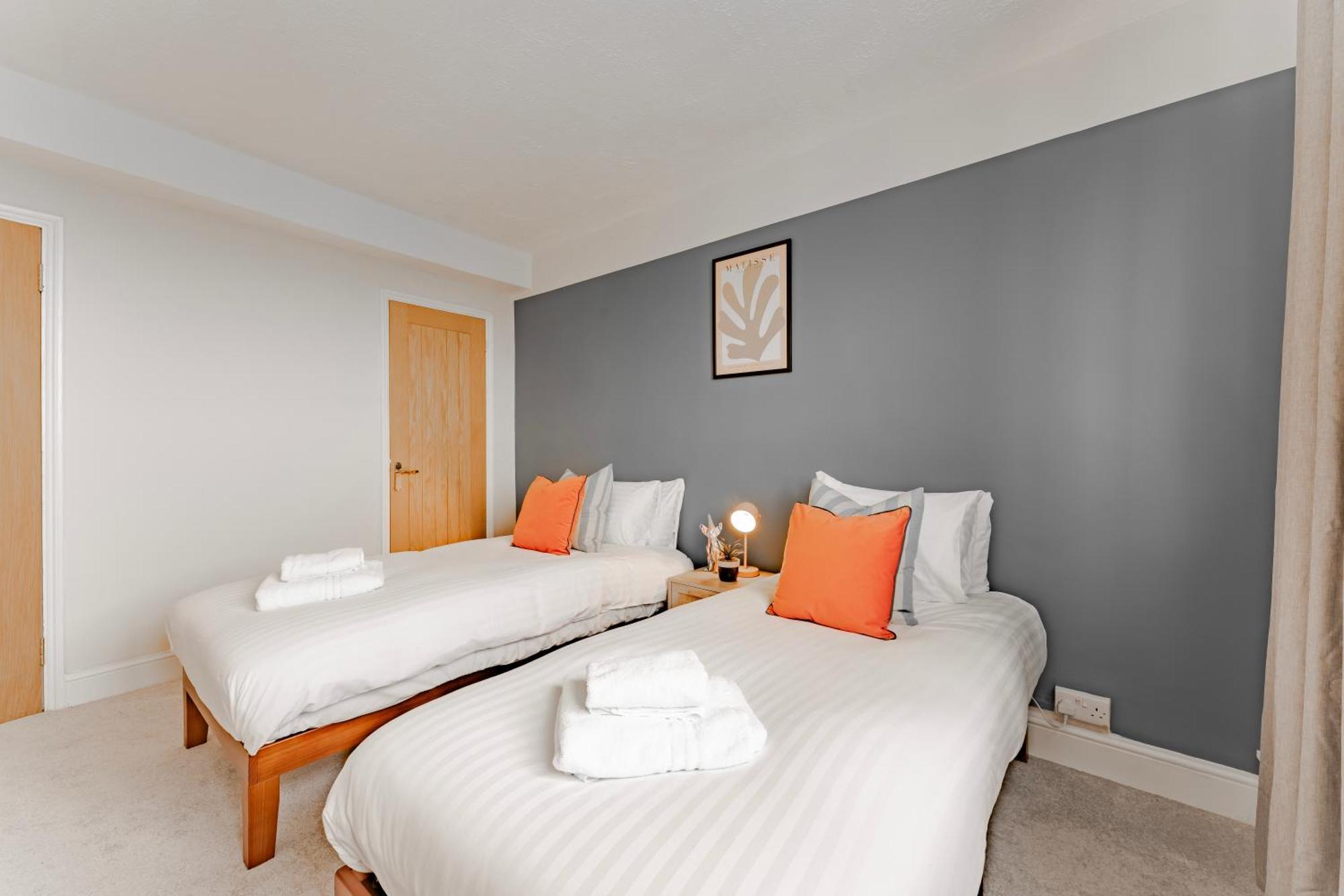 Apartment Charming Ldn With Free Parking London