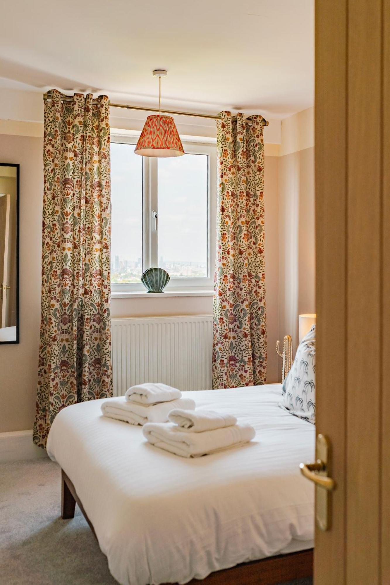 Apartment Charming Ldn With Free Parking London