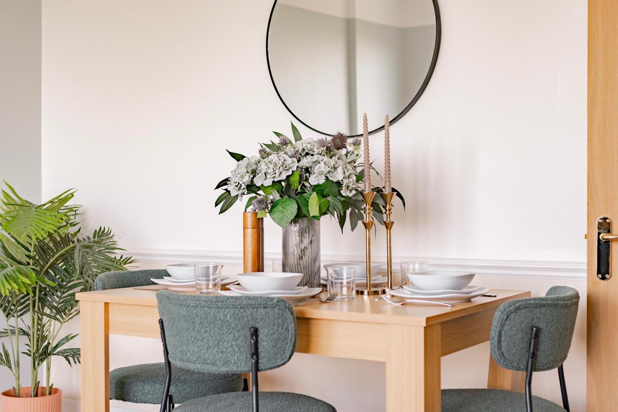 Charming Ldn With Free Parking Apartment