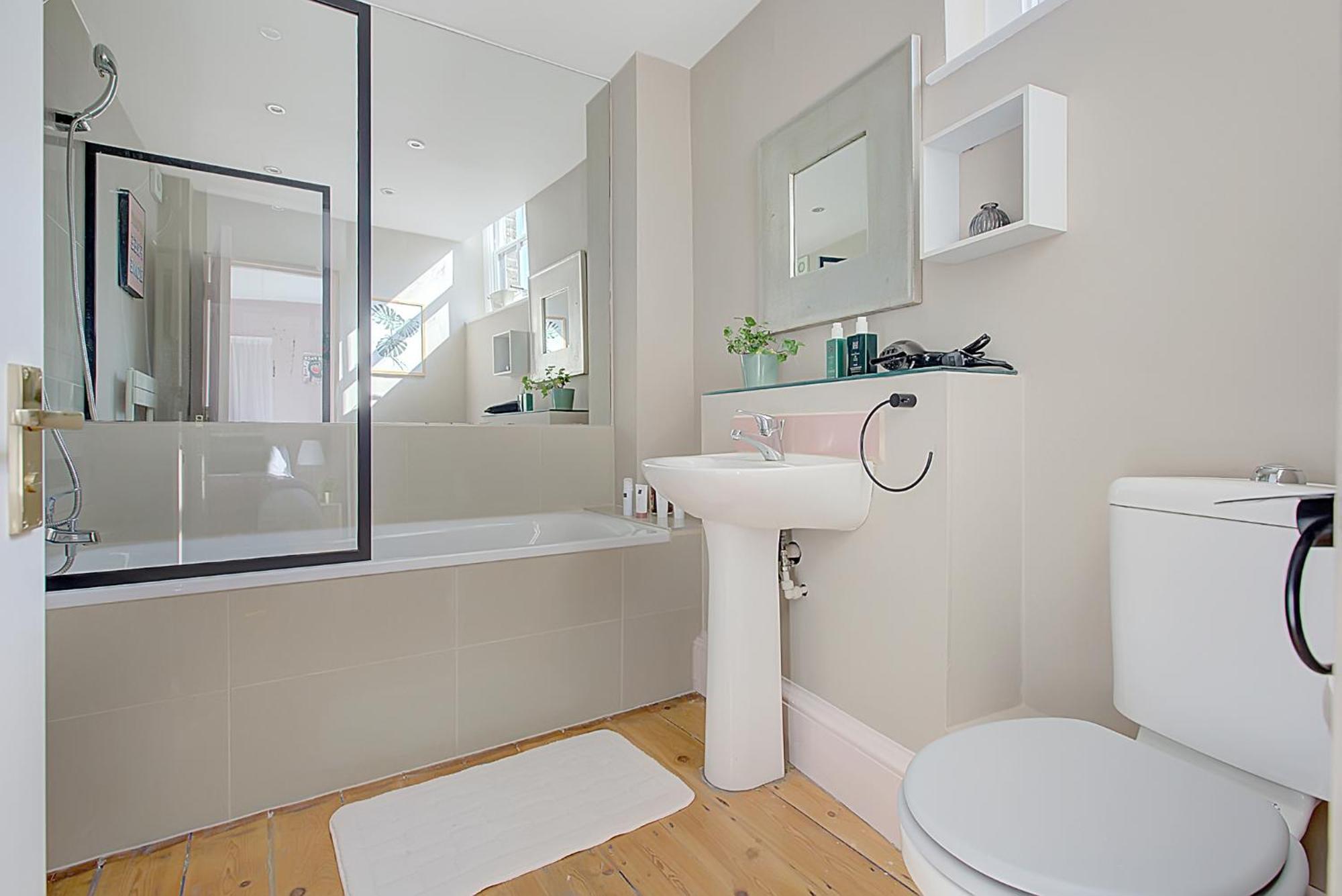 Old Street Iconic Warehouse Style 4 Bedroom 2 Bath House Prime Location Appartement Londen