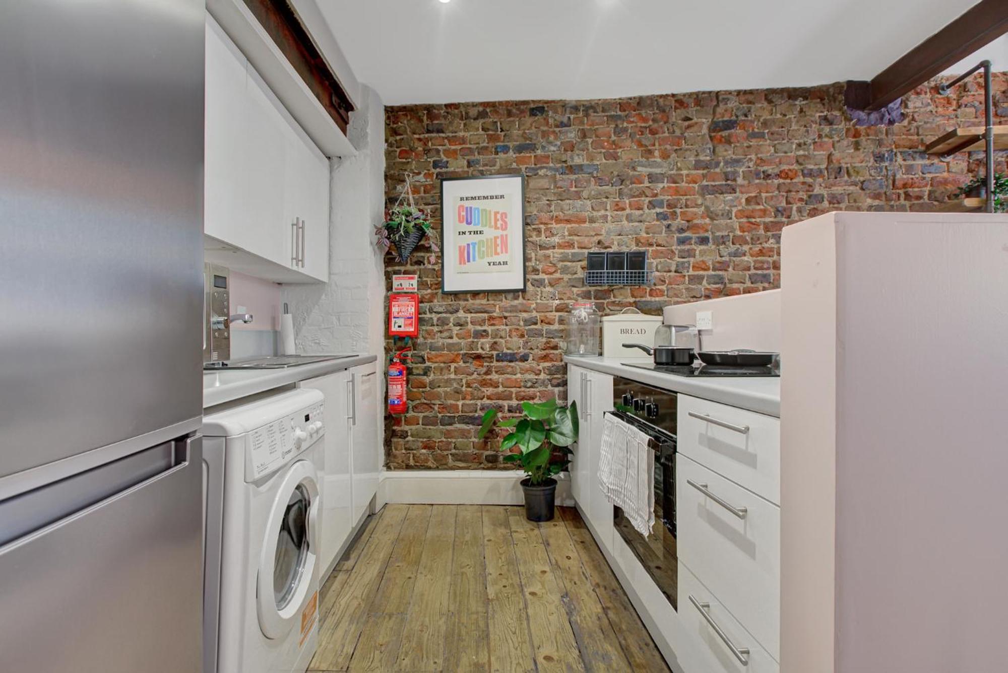 Old Street Iconic Warehouse Style 4 Bedroom 2 Bath House Prime Location Londen