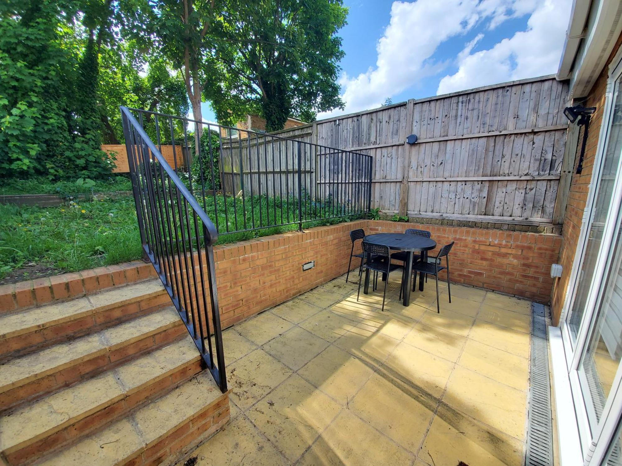 2 Double Bedroom Garden Flat In Acton,london *
