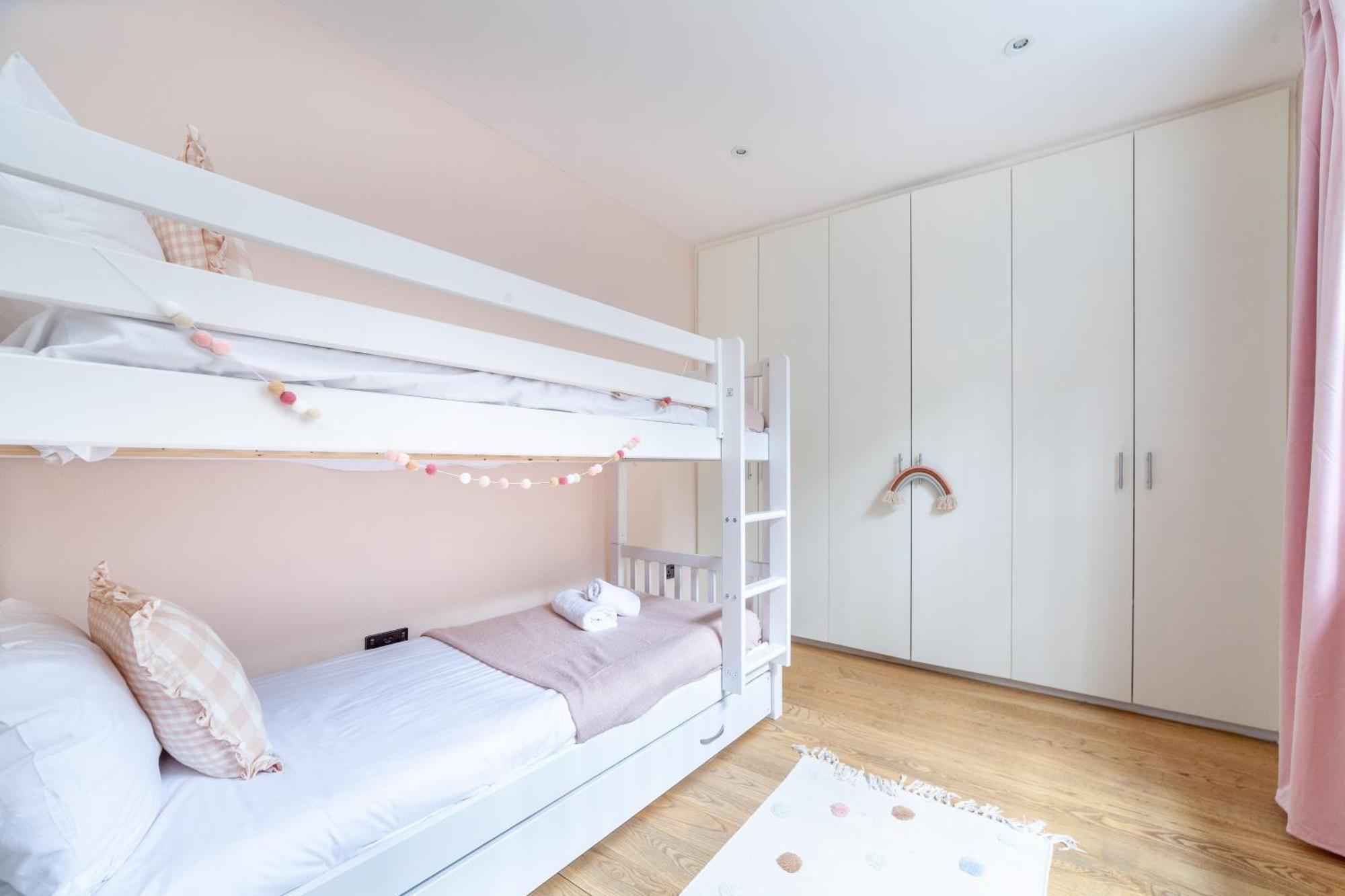 Stylish & Central 2-bed, 2-bath In Notting Hill Apartment