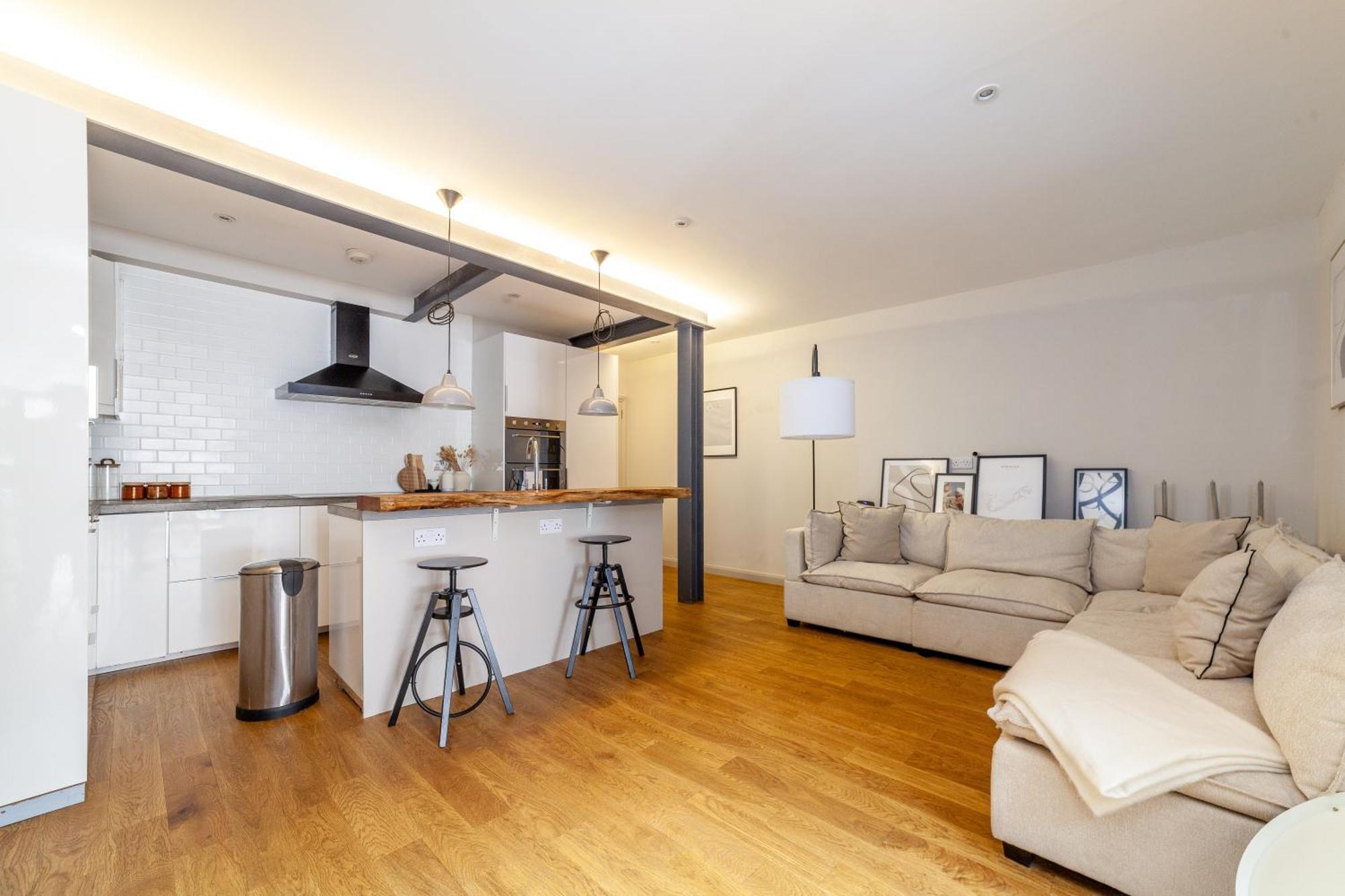Stylish & Central 2-bed, 2-bath In Notting Hill Apartment *
