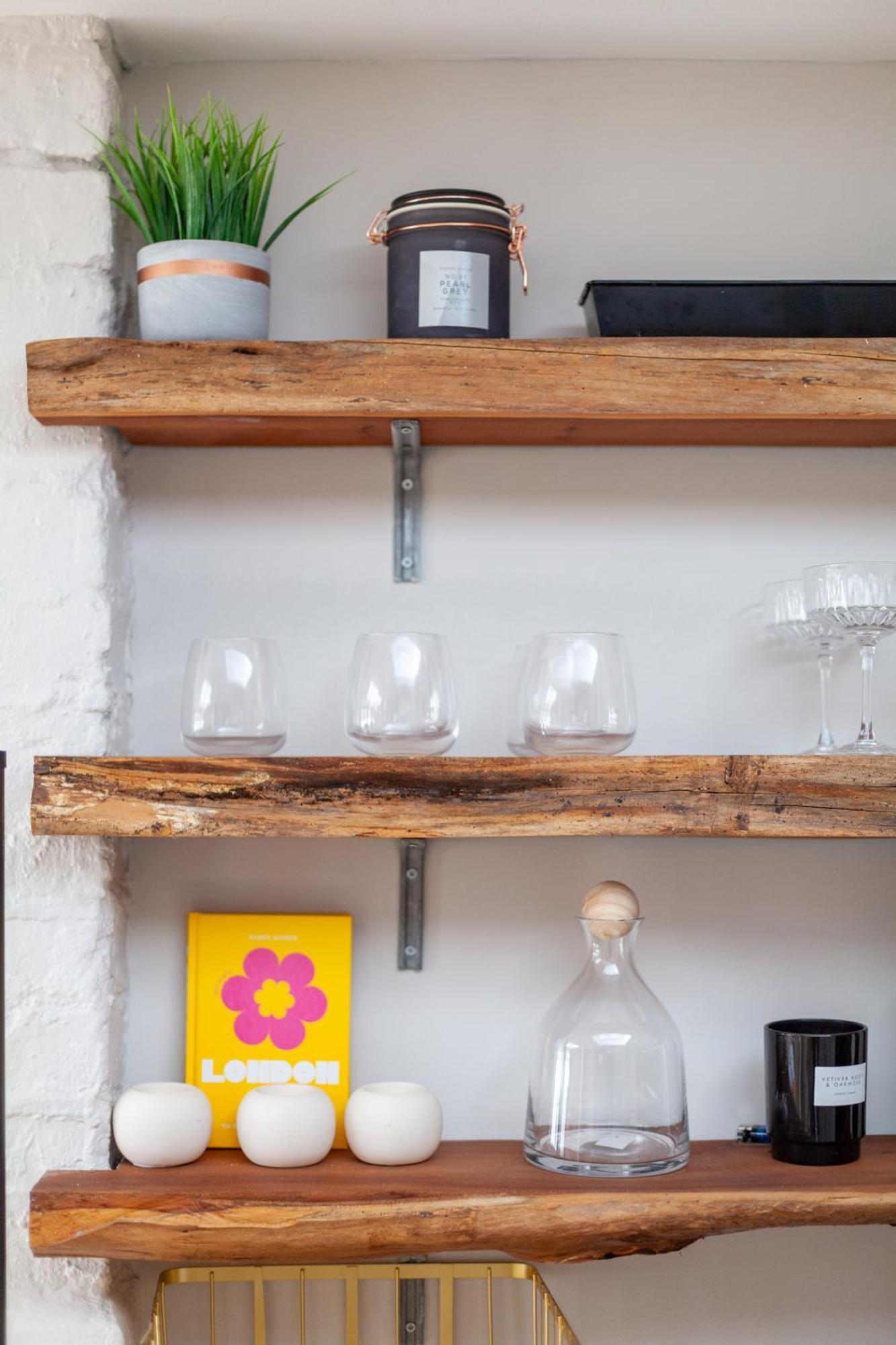 Stylish & Central 2-bed, 2-bath In Notting Hill Apartment London