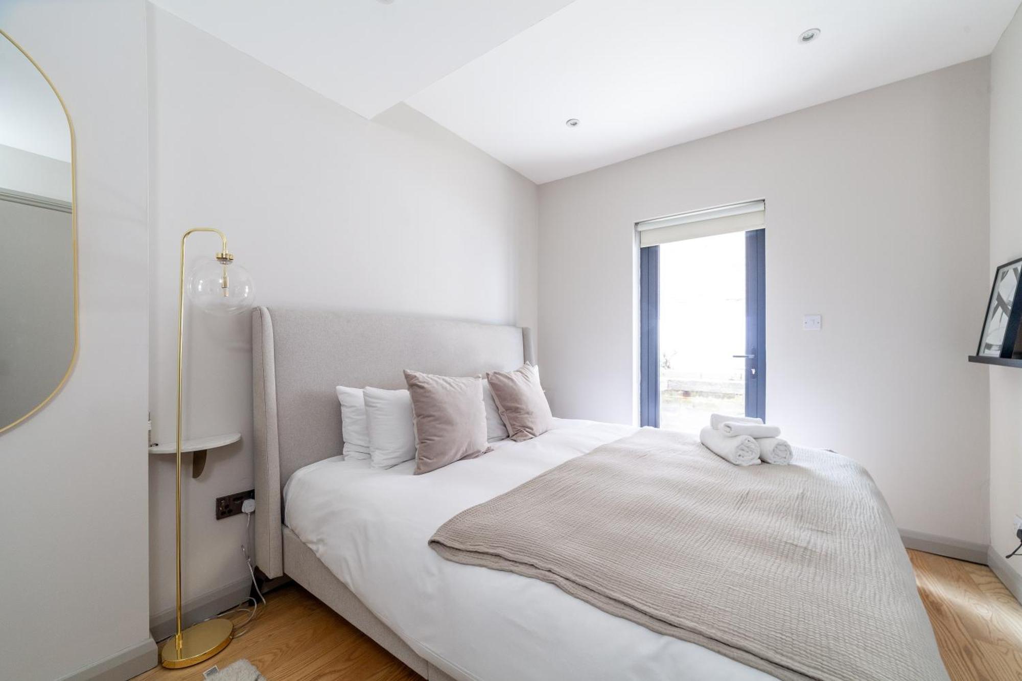 Stylish & Central 2-bed, 2-bath In Notting Hill * London