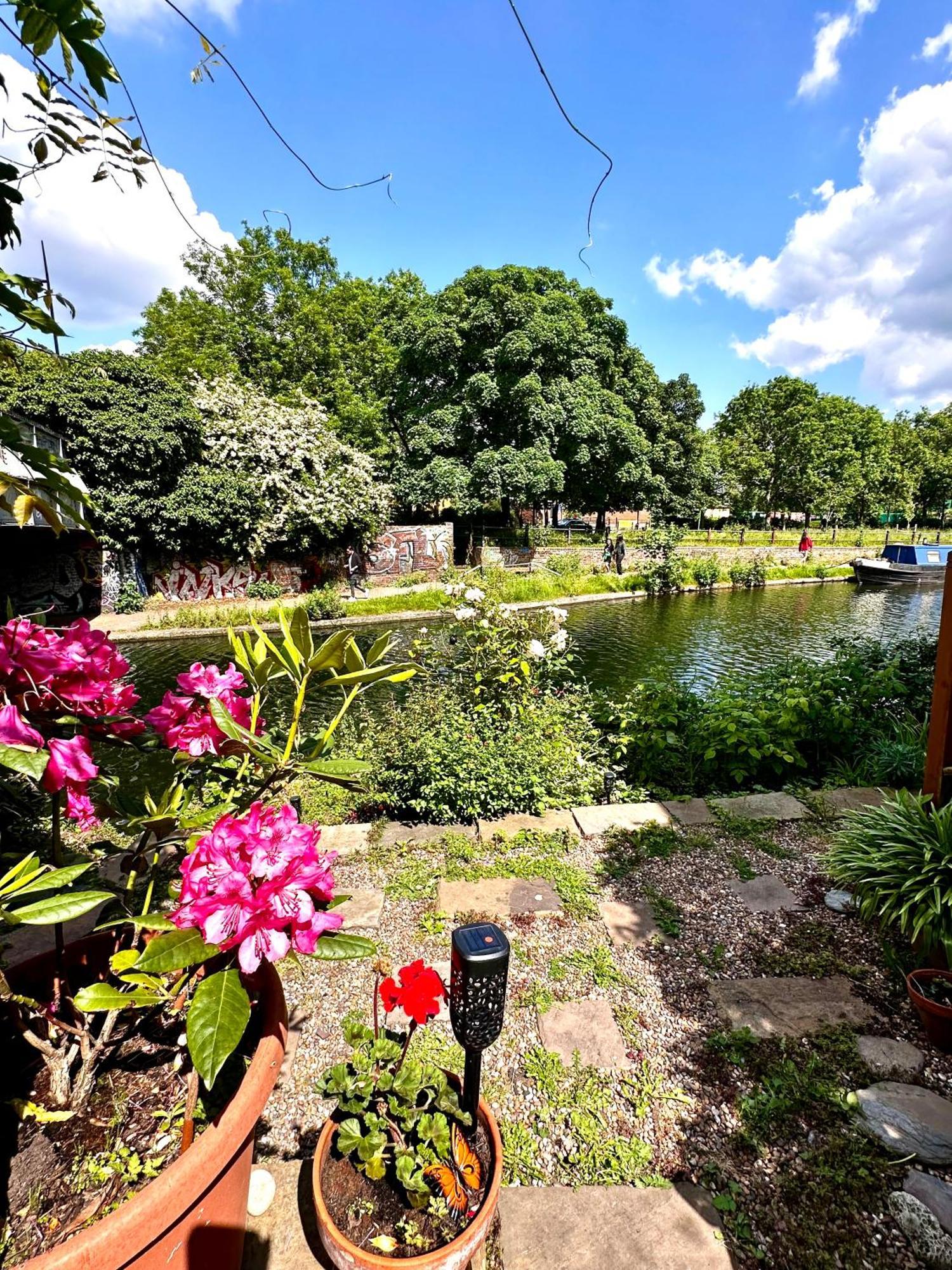 Appartement Amazing Location - Of London- 2 Bedroom Stunning Canal View House With Private Garden,parking & Balcony Londen