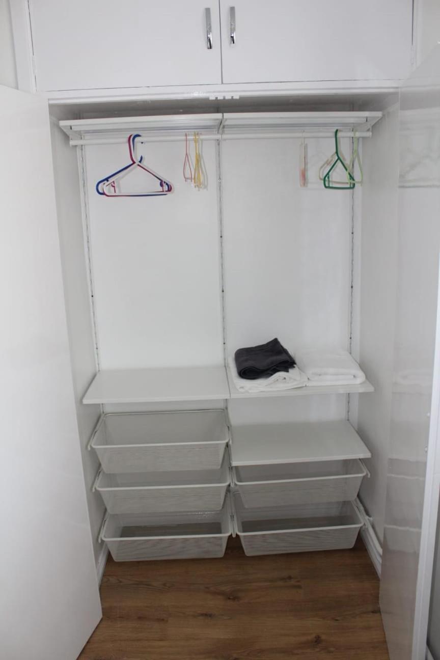 Apartment 2 Bedroom Entire Flat 2 Minutes From Underground *