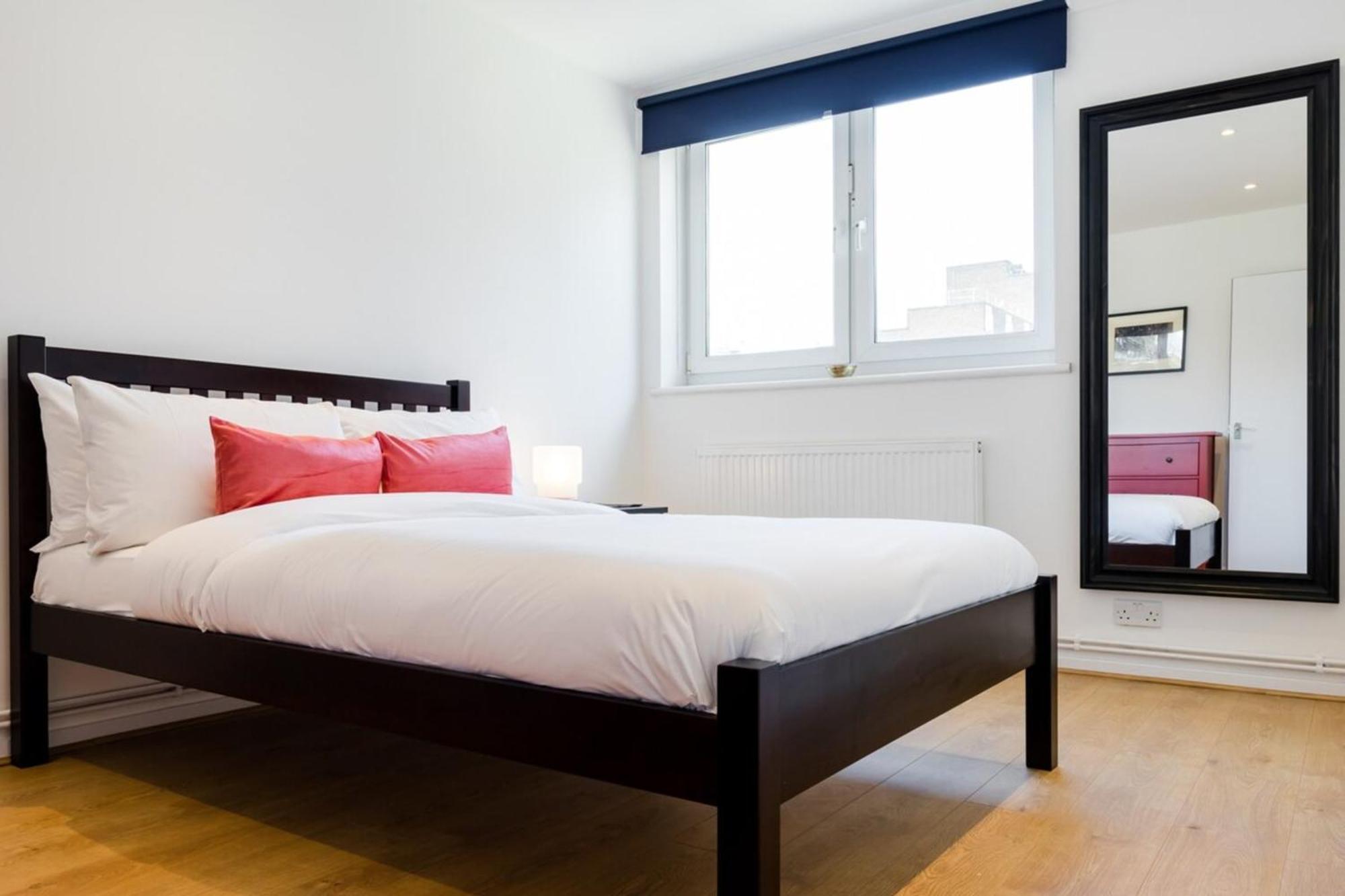 Cosy 4 Bed In London- Sleeps 8