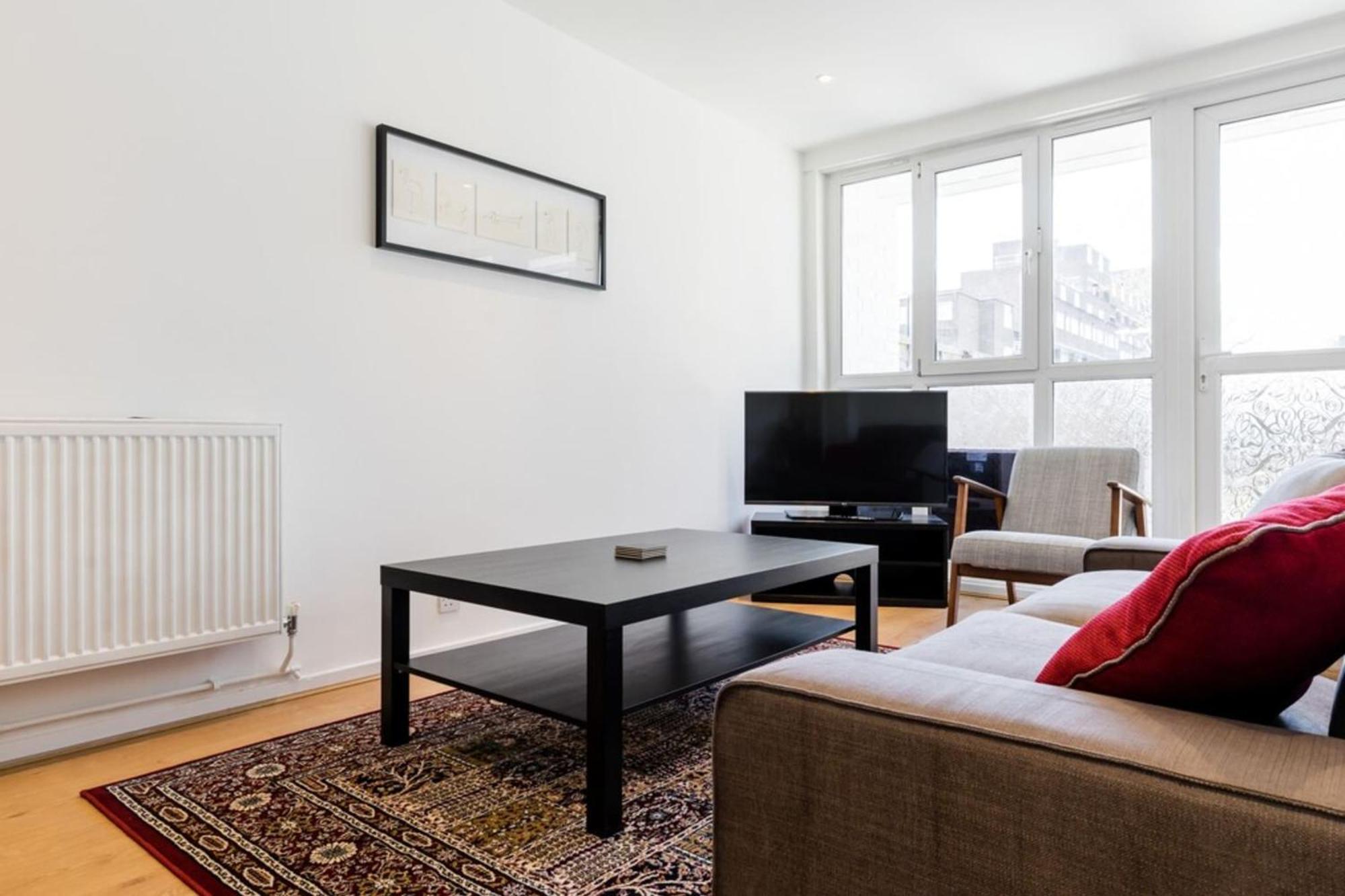 Cosy 4 Bed In London- Sleeps 8 * London