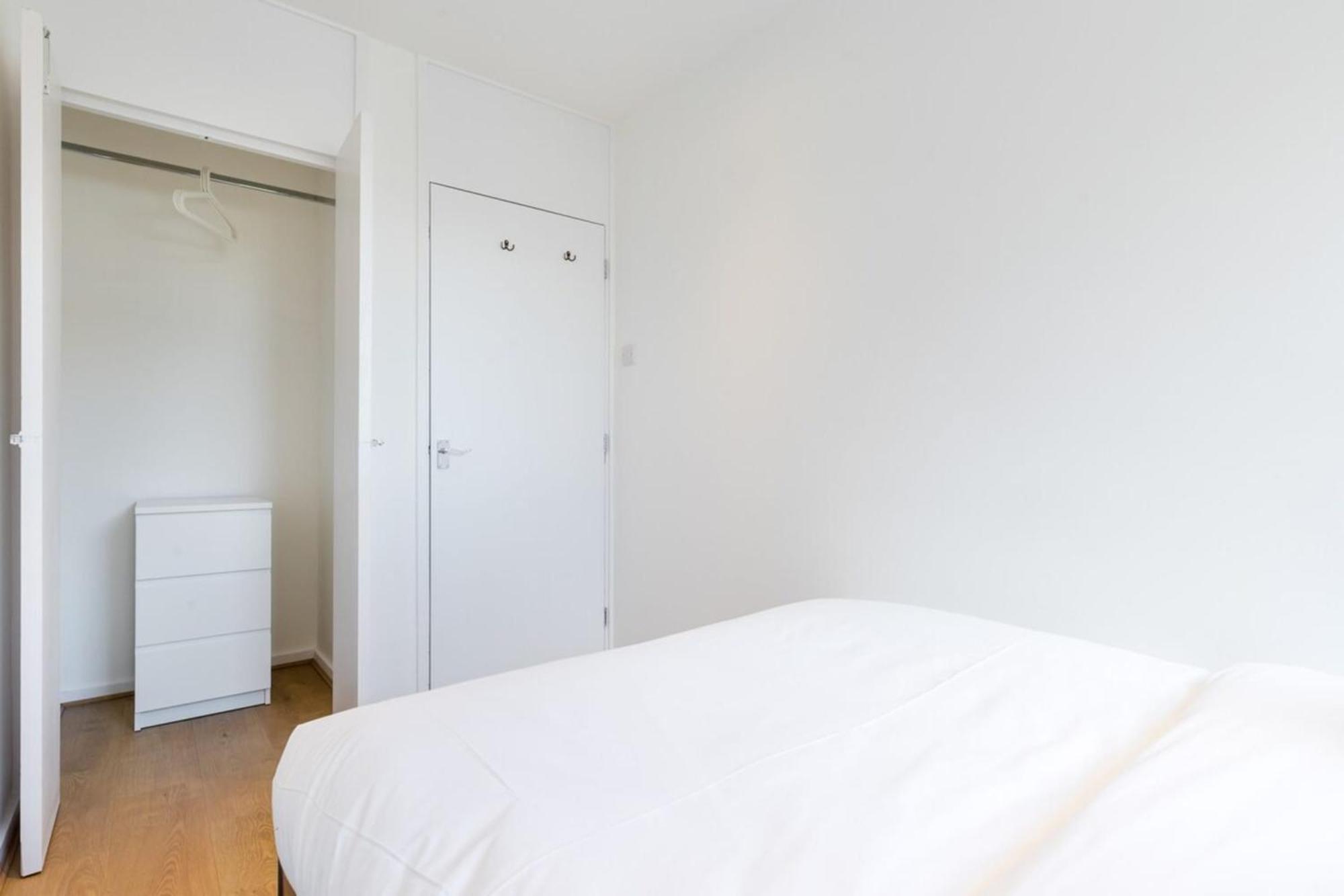 Cosy 4 Bed In London- Sleeps 8