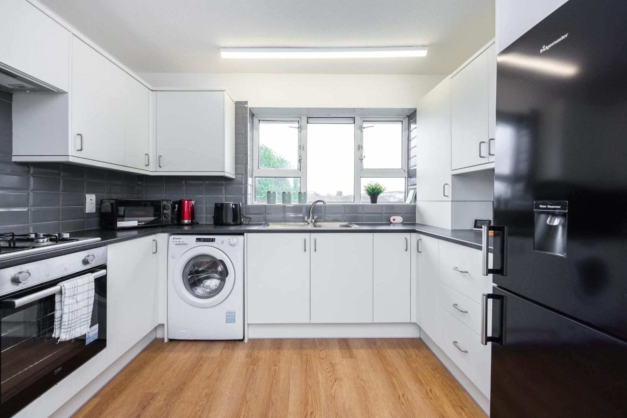 Excel O2 Stunning Large 3 Bedroom With Balcony Appartement Londen