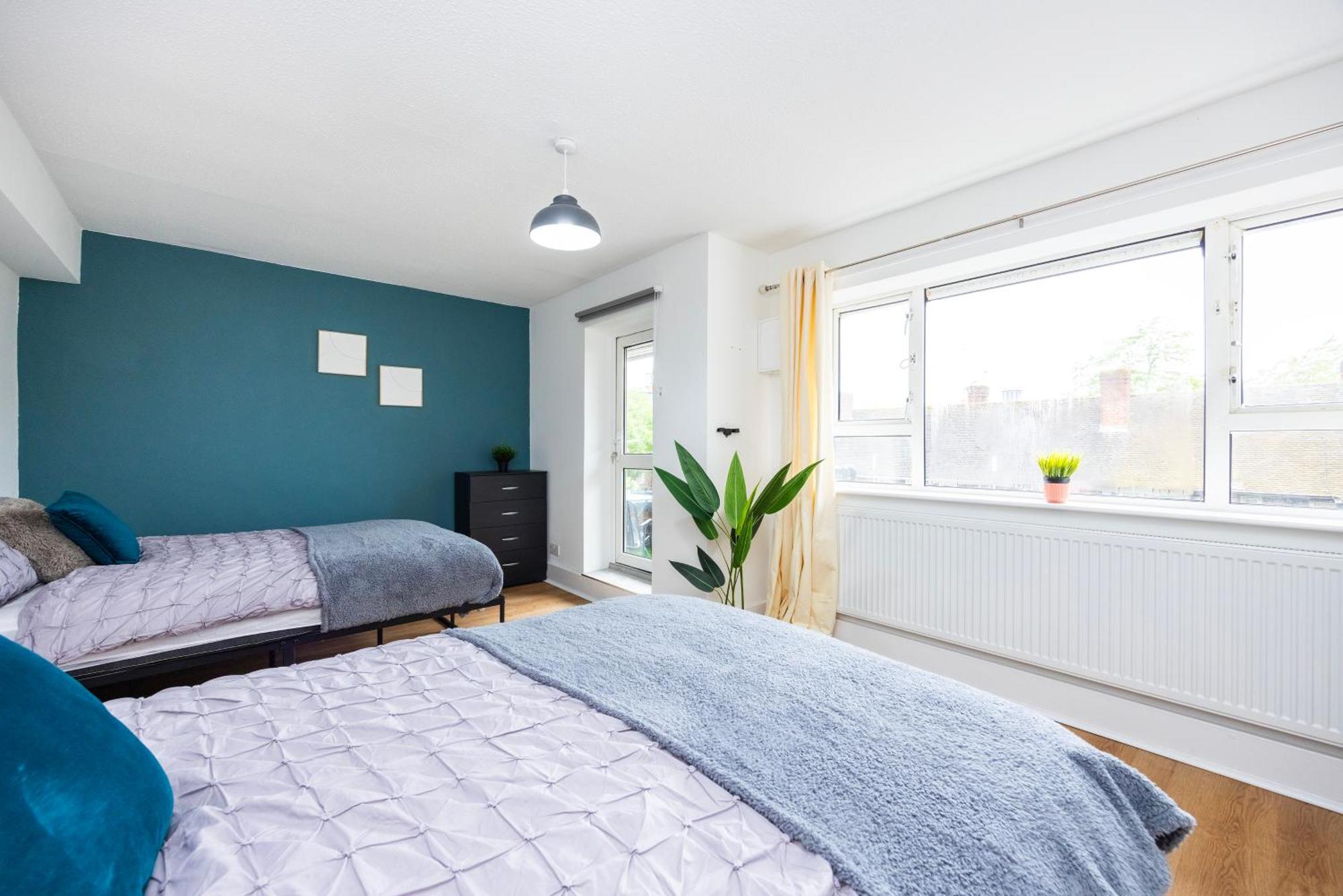 Excel O2 Stunning Large 3 Bedroom With Balcony Londen