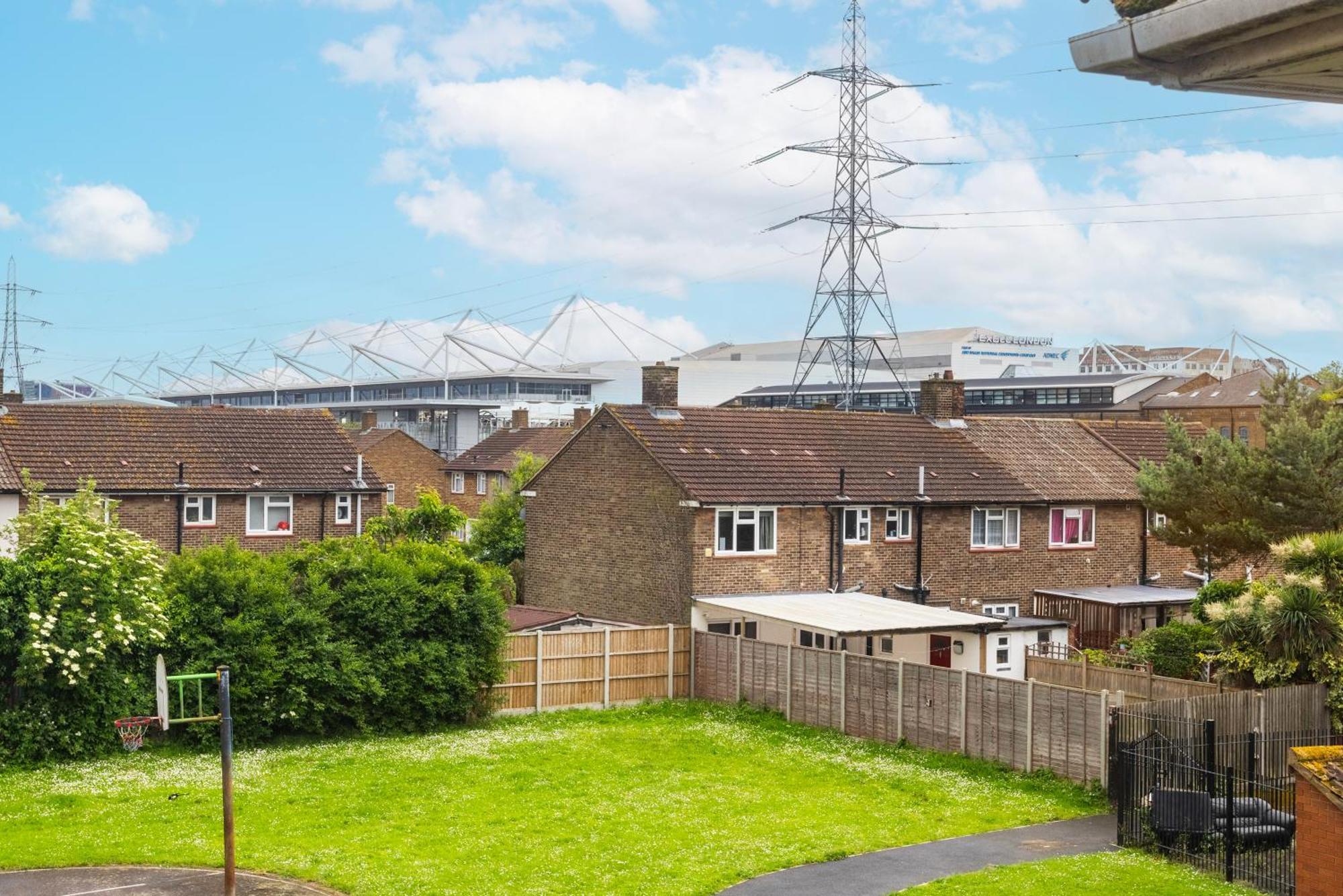 Excel O2 Stunning Large 3 Bedroom With Balcony Appartement Londen