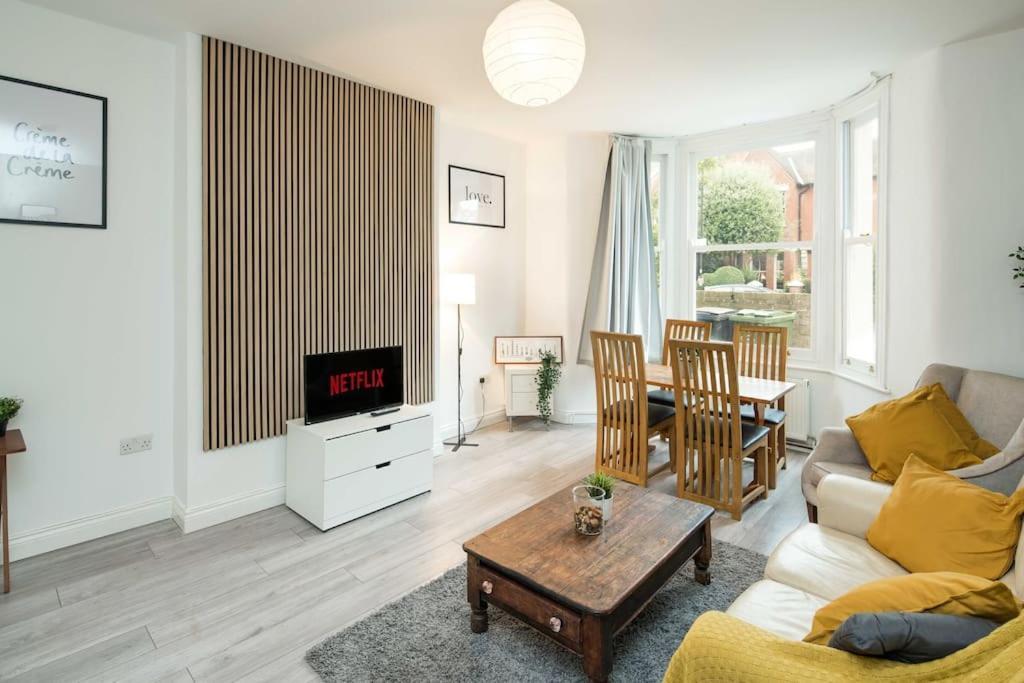 Apartamento Family-friendly Garden Retreat *