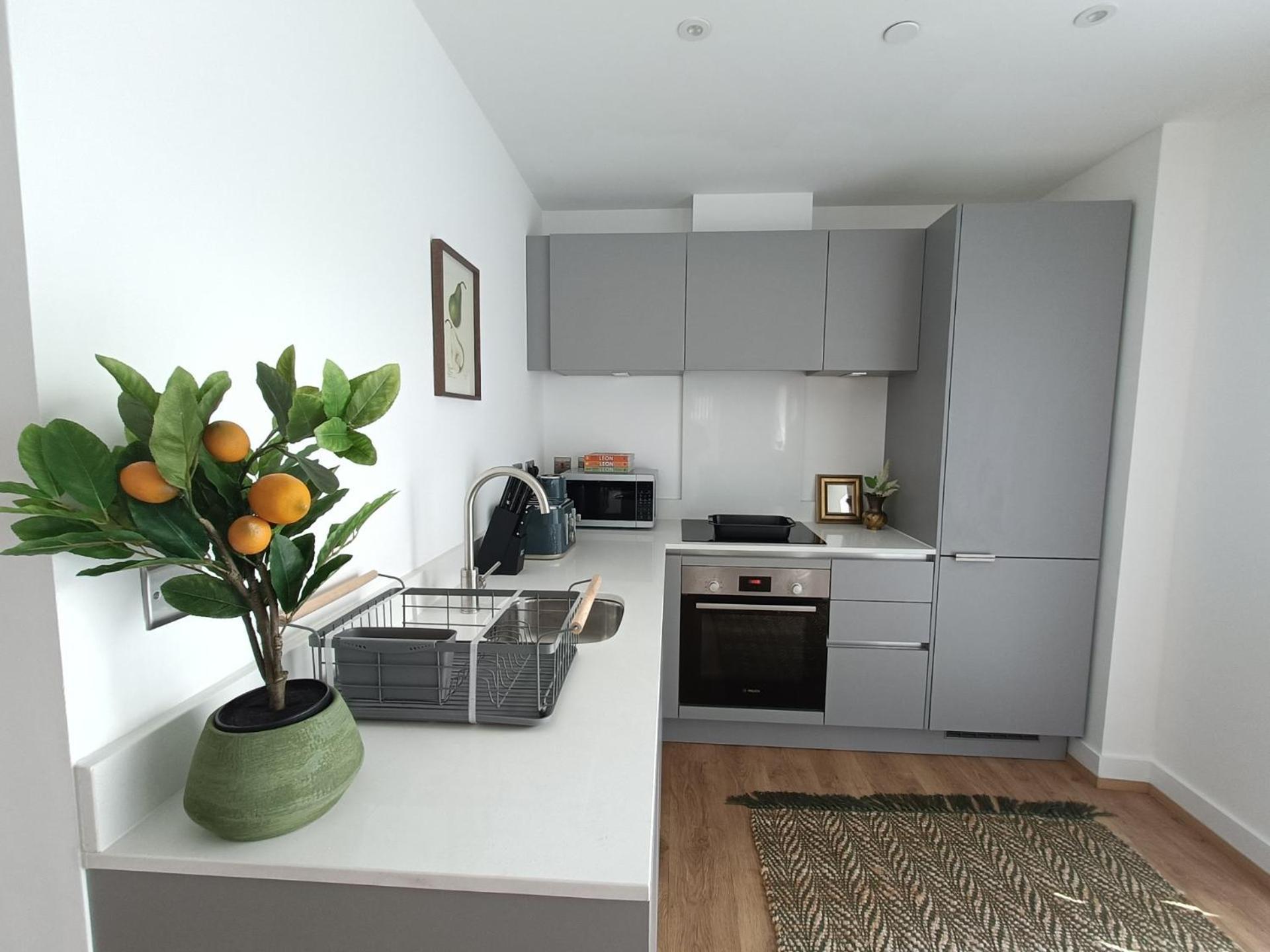 Snuggle Inn: Riverside With Thames Views London