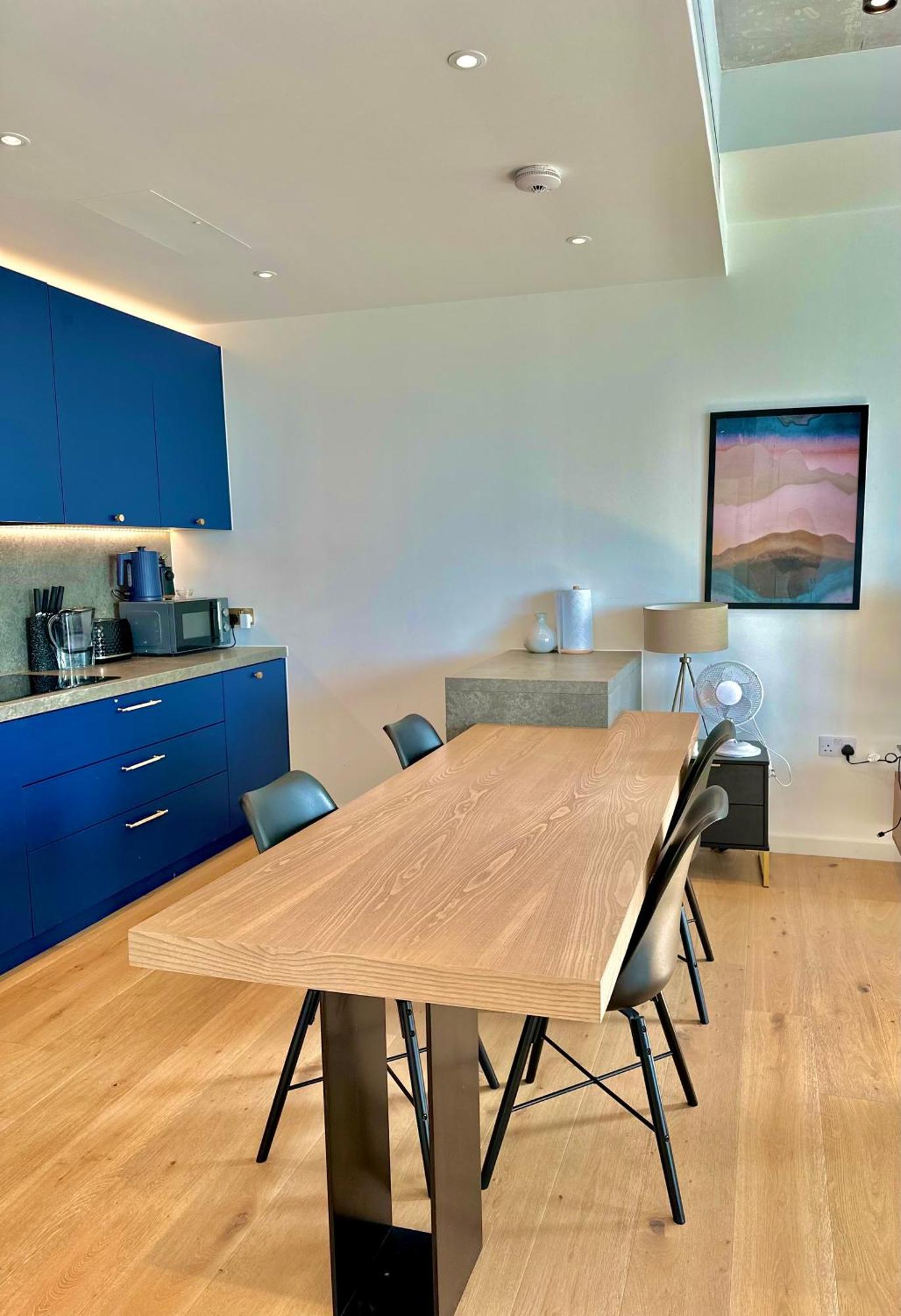 Beautiful View To Canary Wharf , O2 Arena , Near By Excel 3-beds Apartamento *
