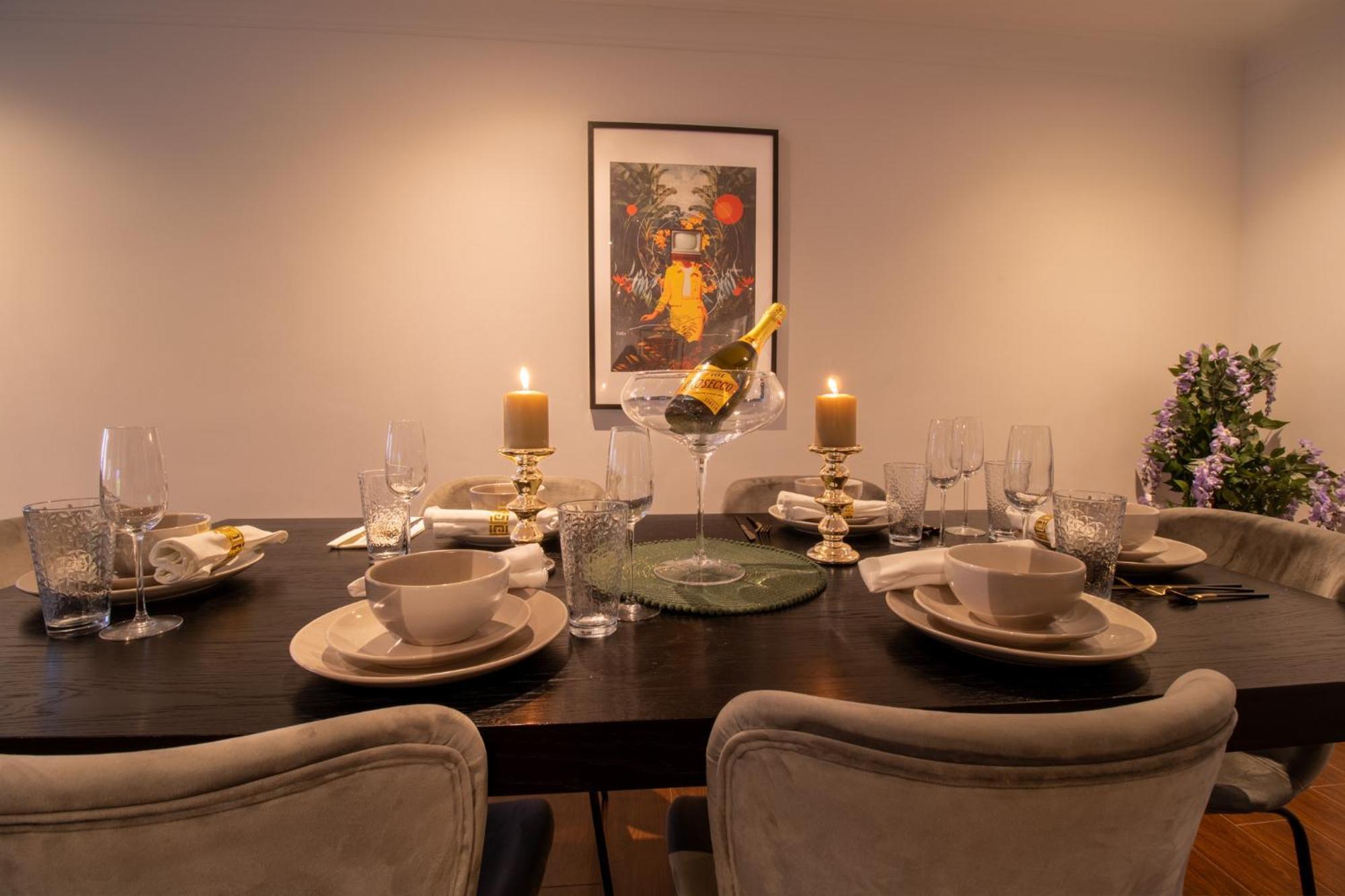 Appartement Spacious 2 Bedroom Flat With Pool Table Opposite Green Park 7 Londen