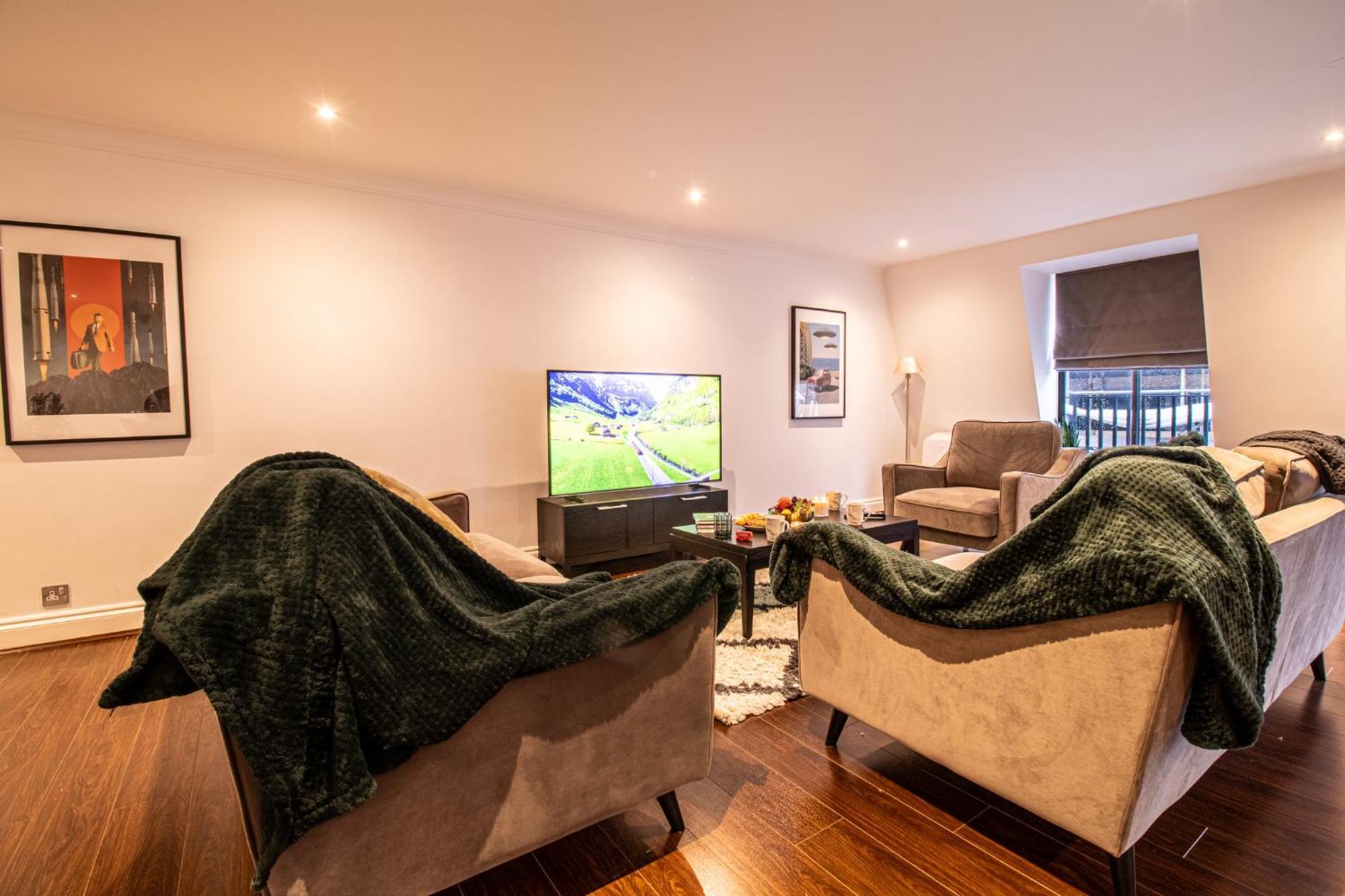 Spacious 2 Bedroom Flat With Pool Table Opposite Green Park 7 Appartement