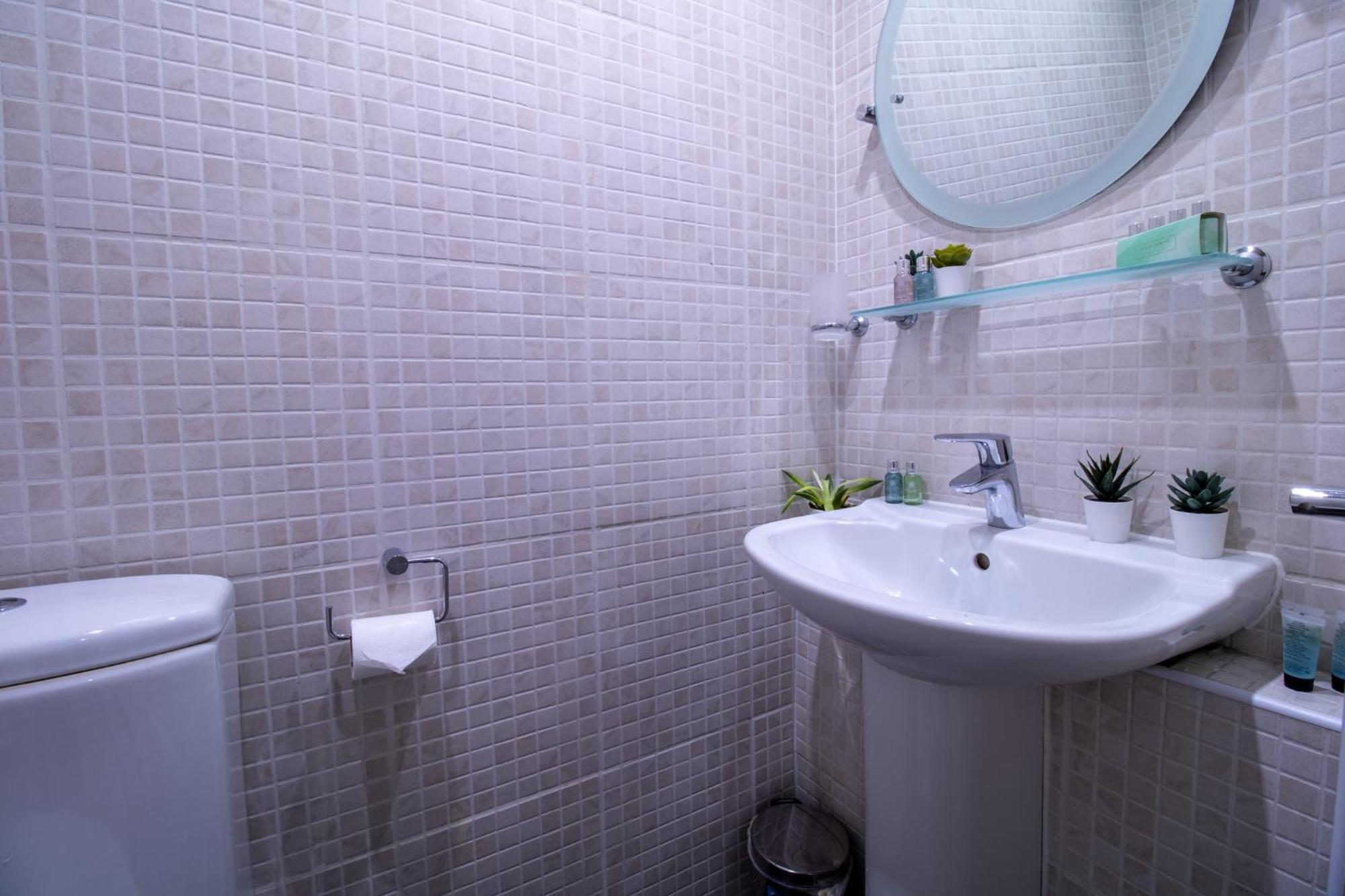 Appartement Spacious 2 Bedroom Flat With Pool Table Opposite Green Park 7 Londen