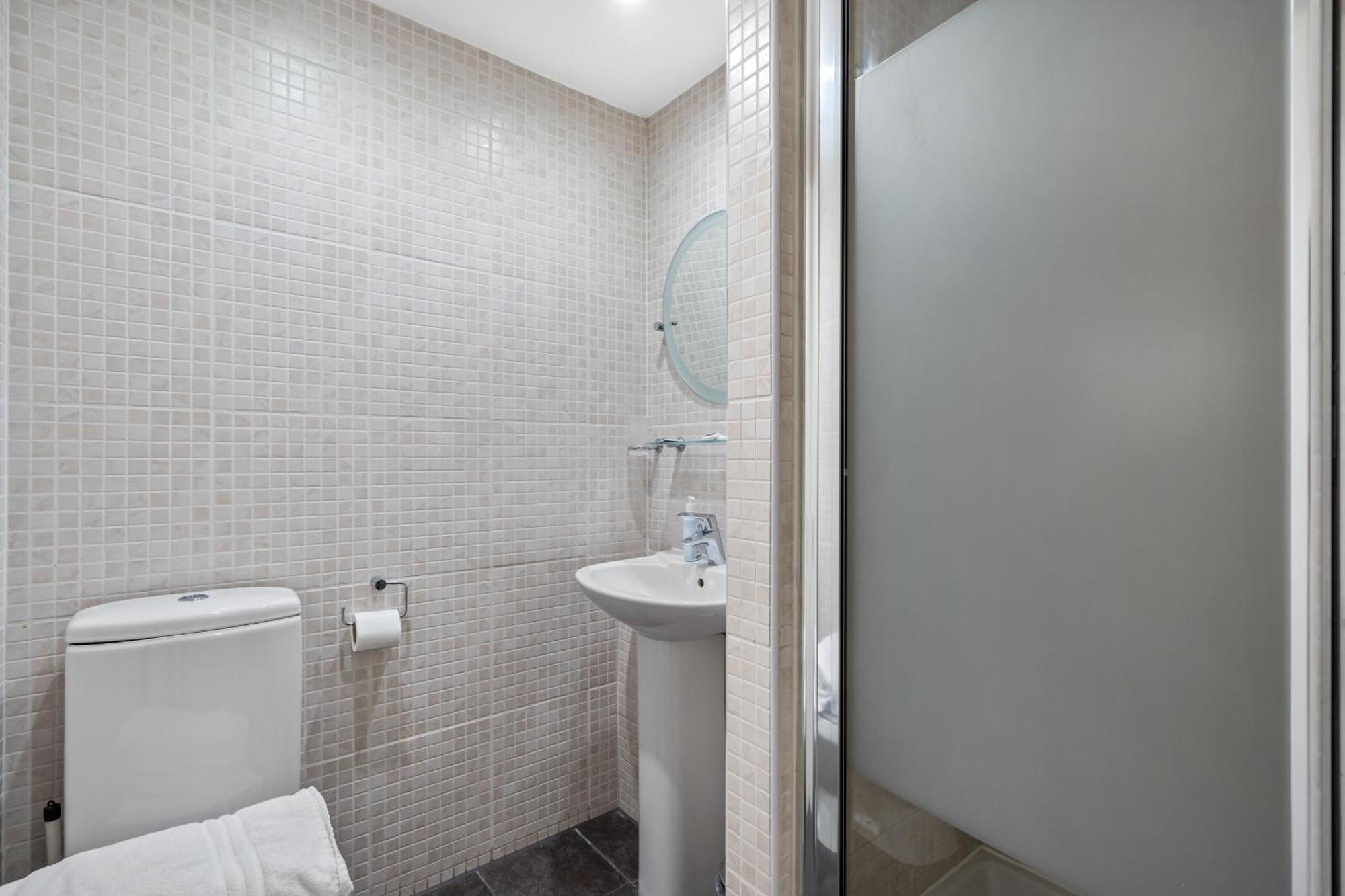 Spacious 2 Bedroom Flat With Pool Table Opposite Green Park 7 Appartement *