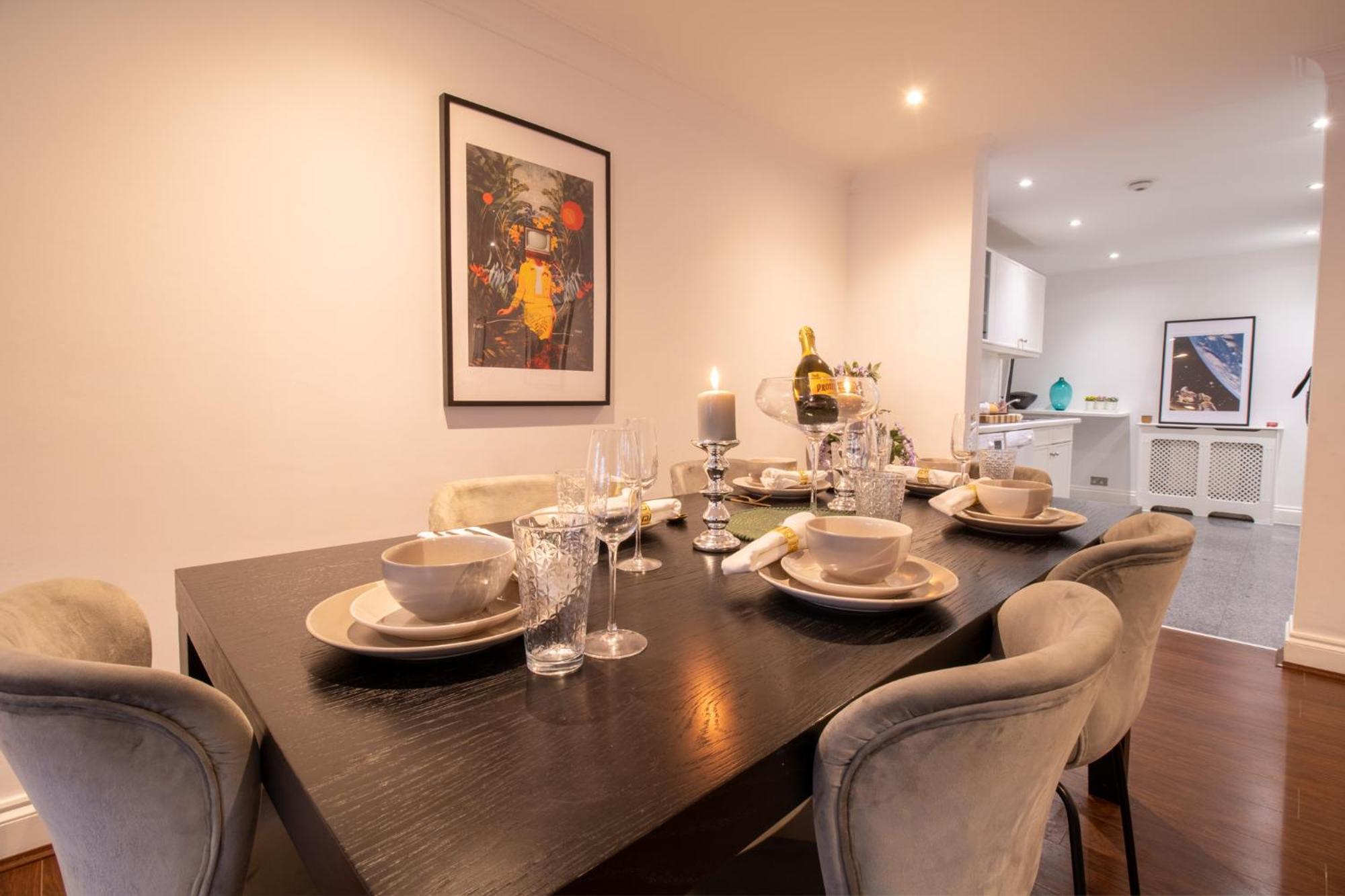 Spacious 2 Bedroom Flat With Pool Table Opposite Green Park 7 Appartement Londen