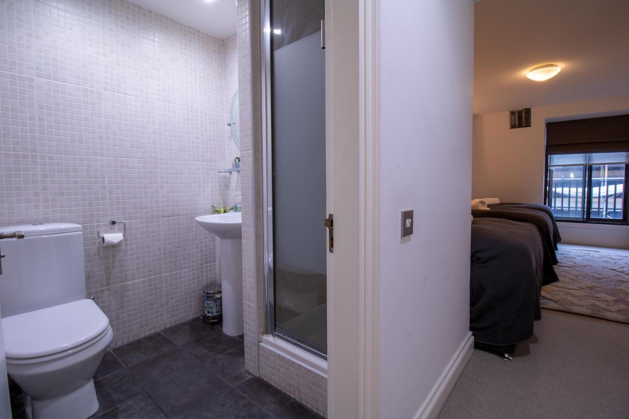 Spacious 2 Bedroom Flat With Pool Table Opposite Green Park 7 * Londen