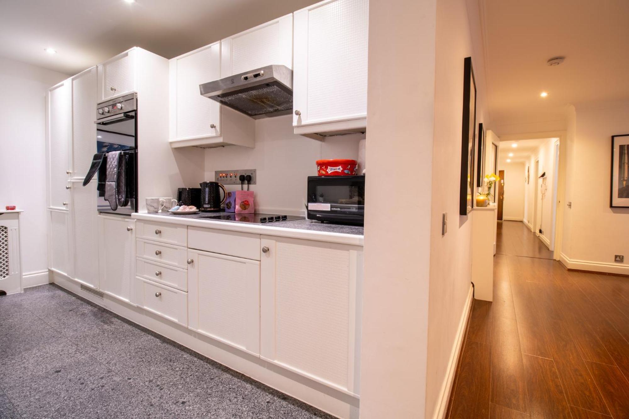 Spacious 2 Bedroom Flat With Pool Table Opposite Green Park 7 Appartement