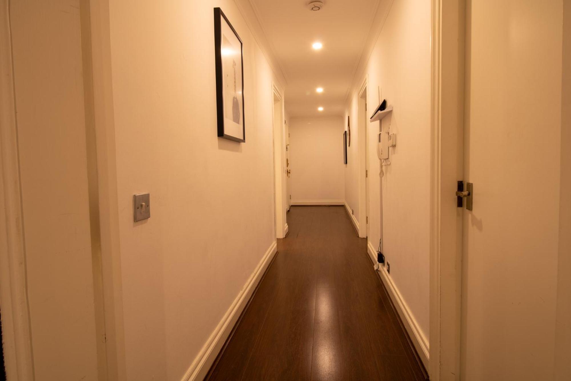 Spacious 2 Bedroom Flat With Pool Table Opposite Green Park 7 Londen