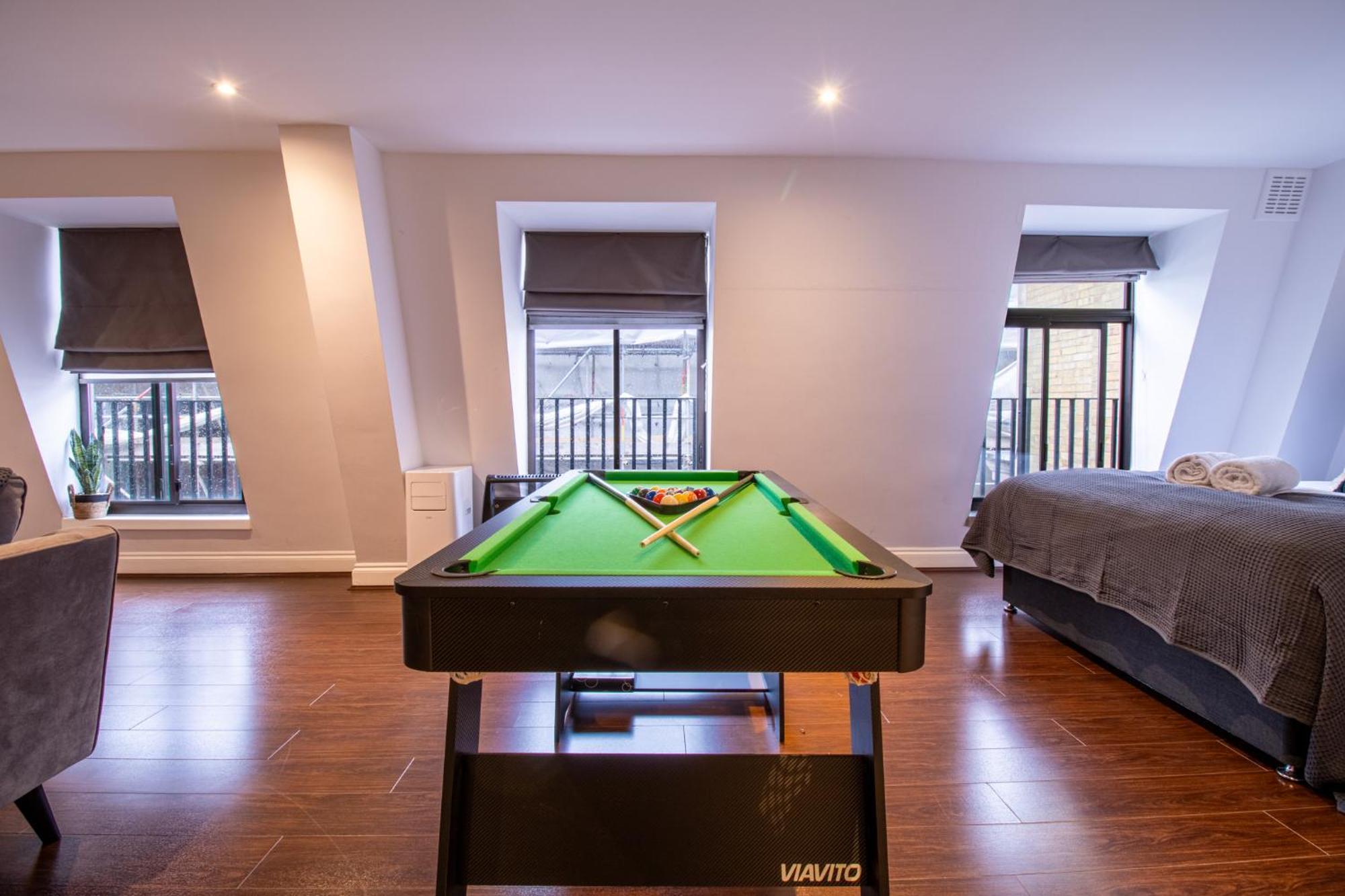 Spacious 2 Bedroom Flat With Pool Table Opposite Green Park 7 Appartement Londen