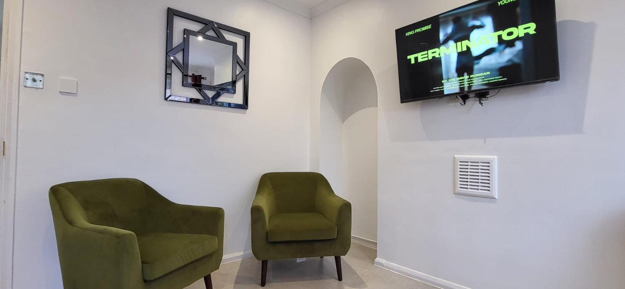 Delight Home-london Airport & Excel Holiday home *