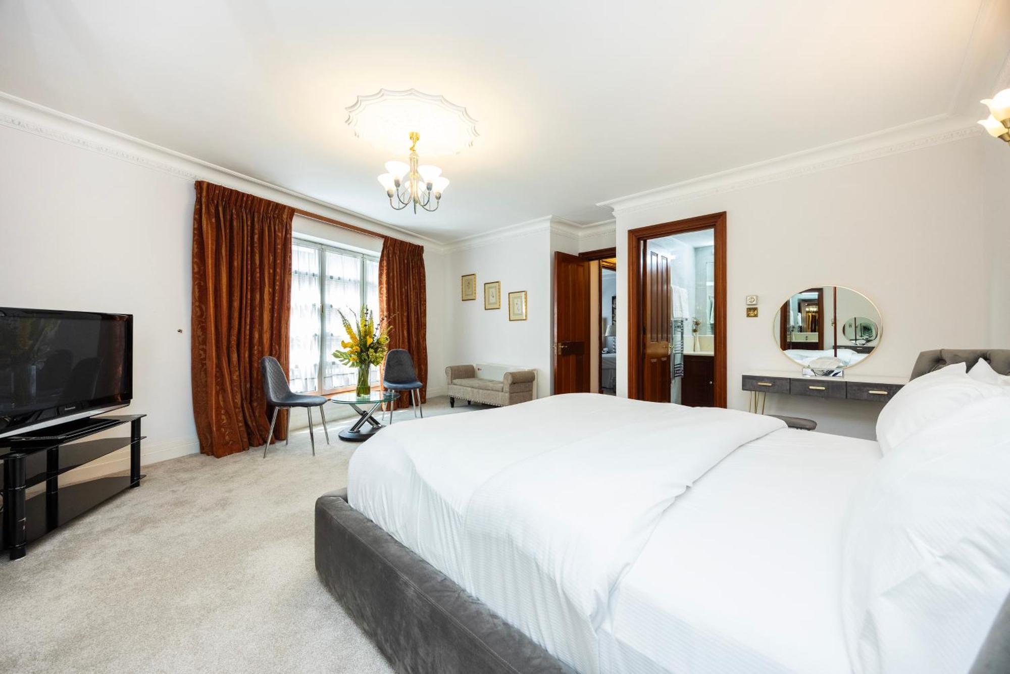 Apartahotel Carlton Court - Mayfair 5*