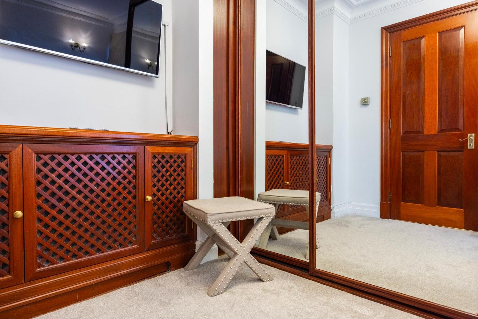 Carlton Court - Mayfair 5* London