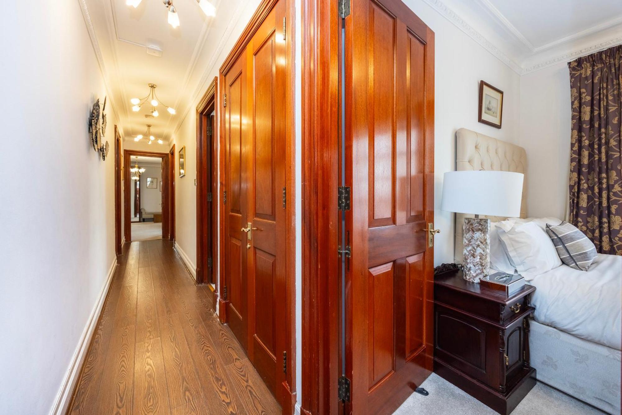 Carlton Court - Mayfair Aparthotel 5*