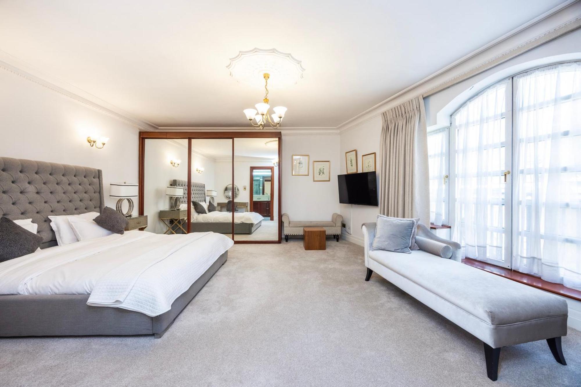 Aparthotel Carlton Court - Mayfair 5*